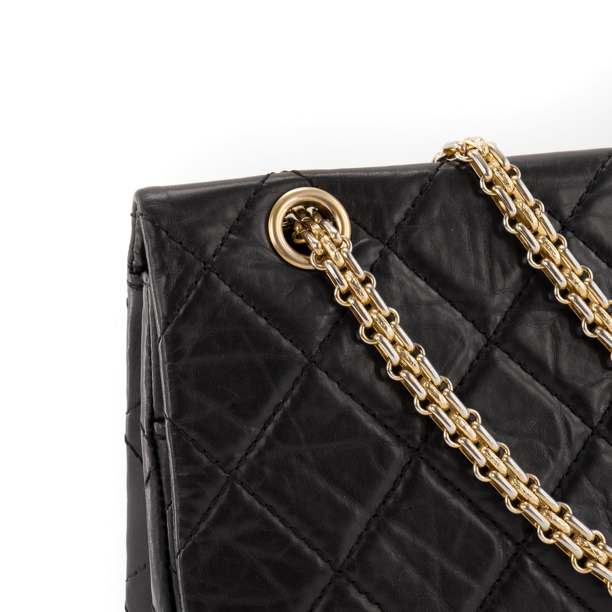 CHANEL - Sac à bandoulière 2.55 Maxi Jumbo Chanel en cuir froissé noir