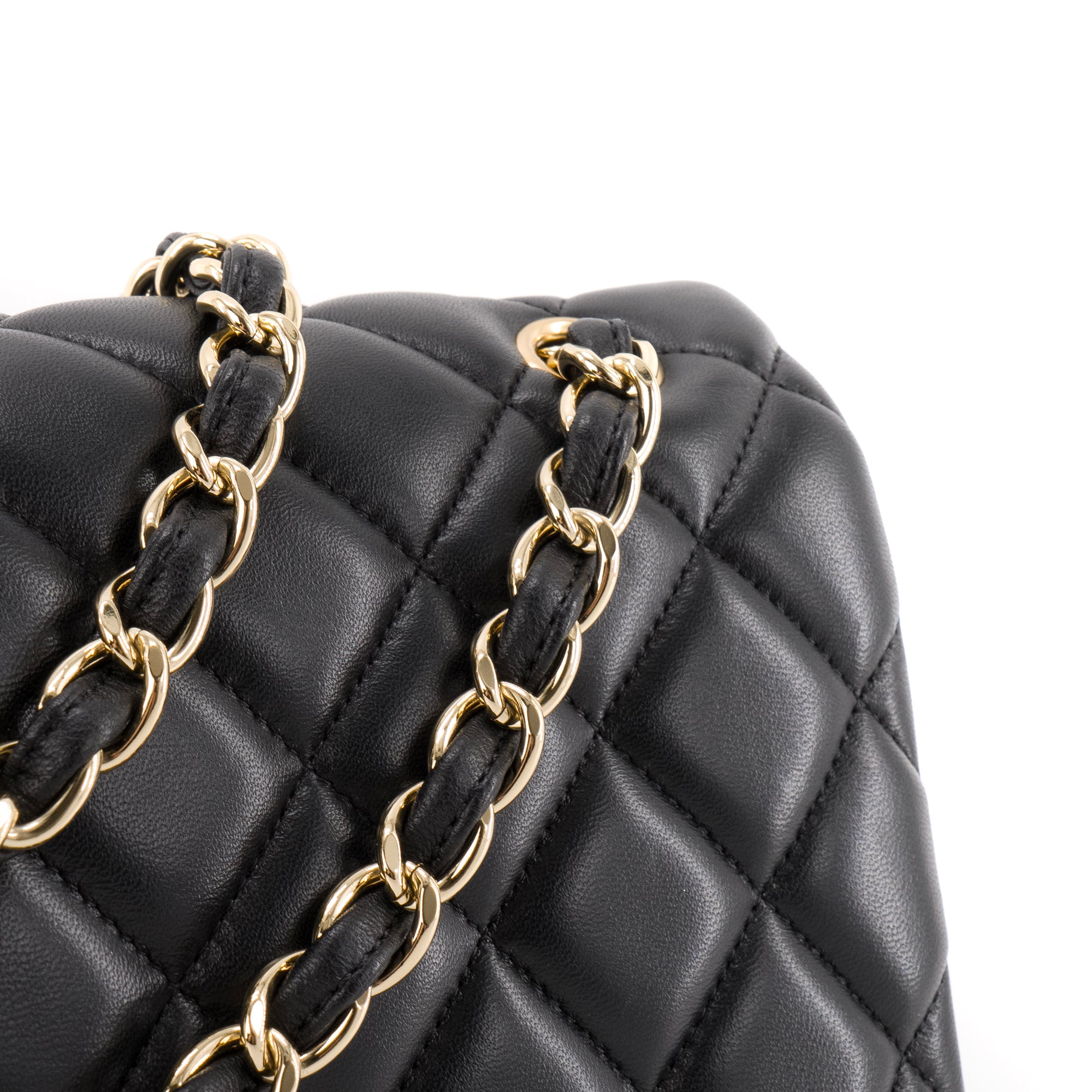 CHANEL - Sac à bandoulière Classique/Timeless Jumbo Chanel en cuir lisse noir