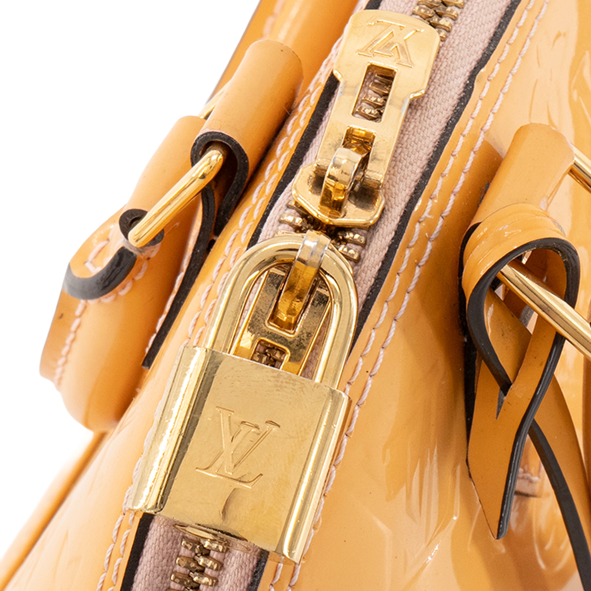 LOUIS VUITTON - Sac à bandoulière Alma BB Louis Vuitton en cuir verni jaune