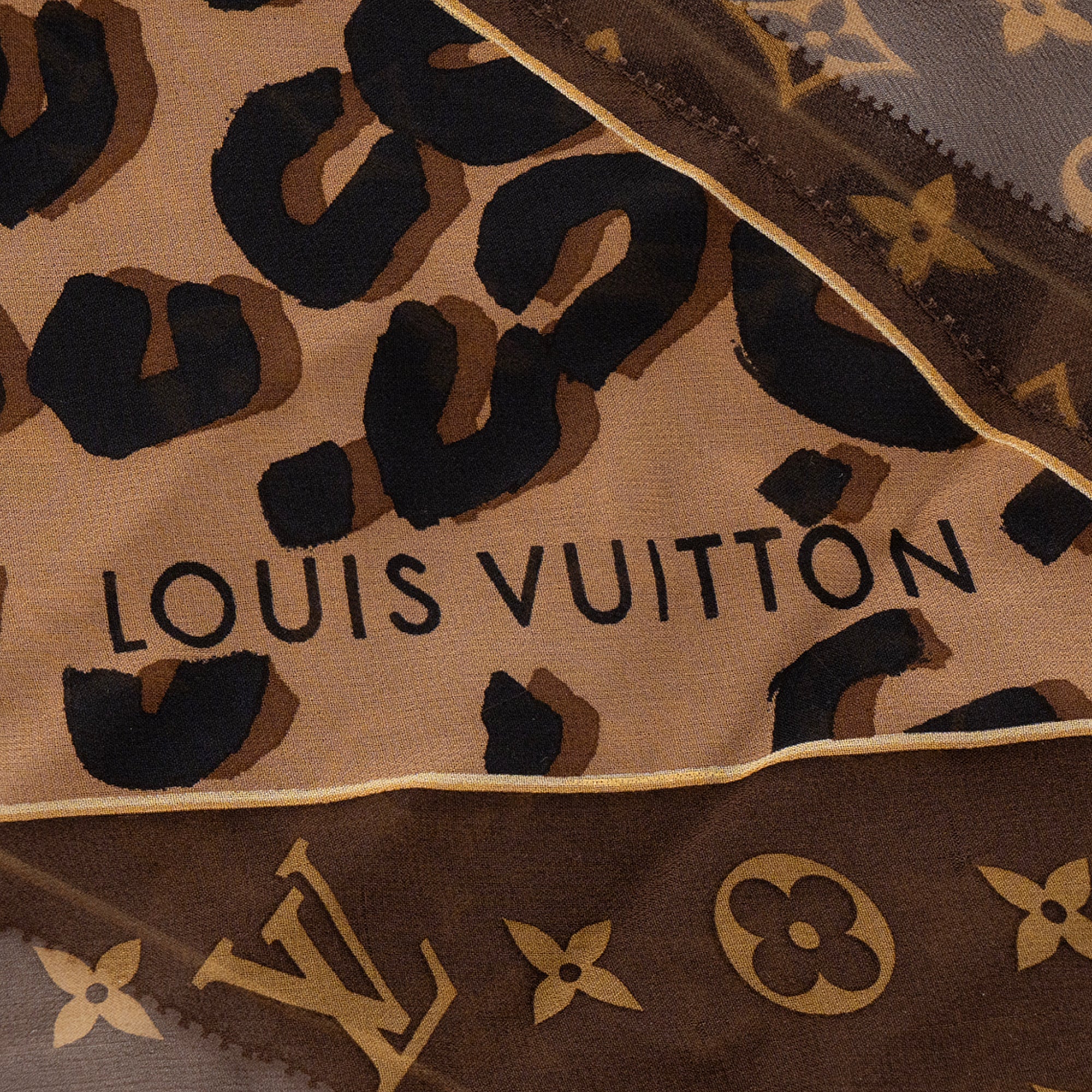 LOUIS VUITTON - Foulard Léopard Louis Vuitton en mousseline de soie marron