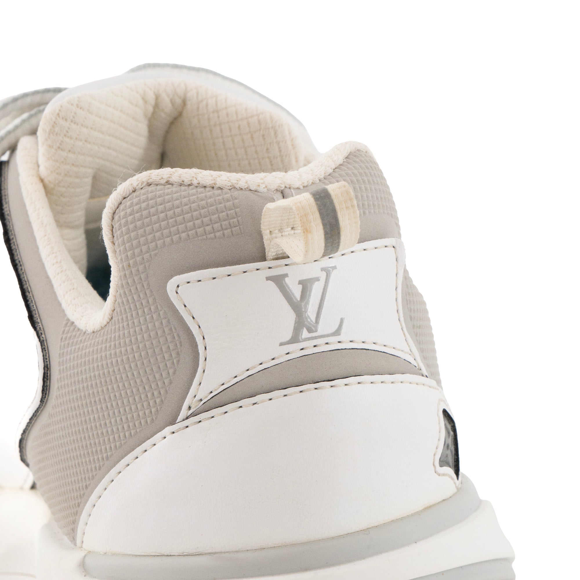 LOUIS VUITTON - Sneakers Runner Tatic Louis Vuitton en cuir et toile grise et blanche (T41)
