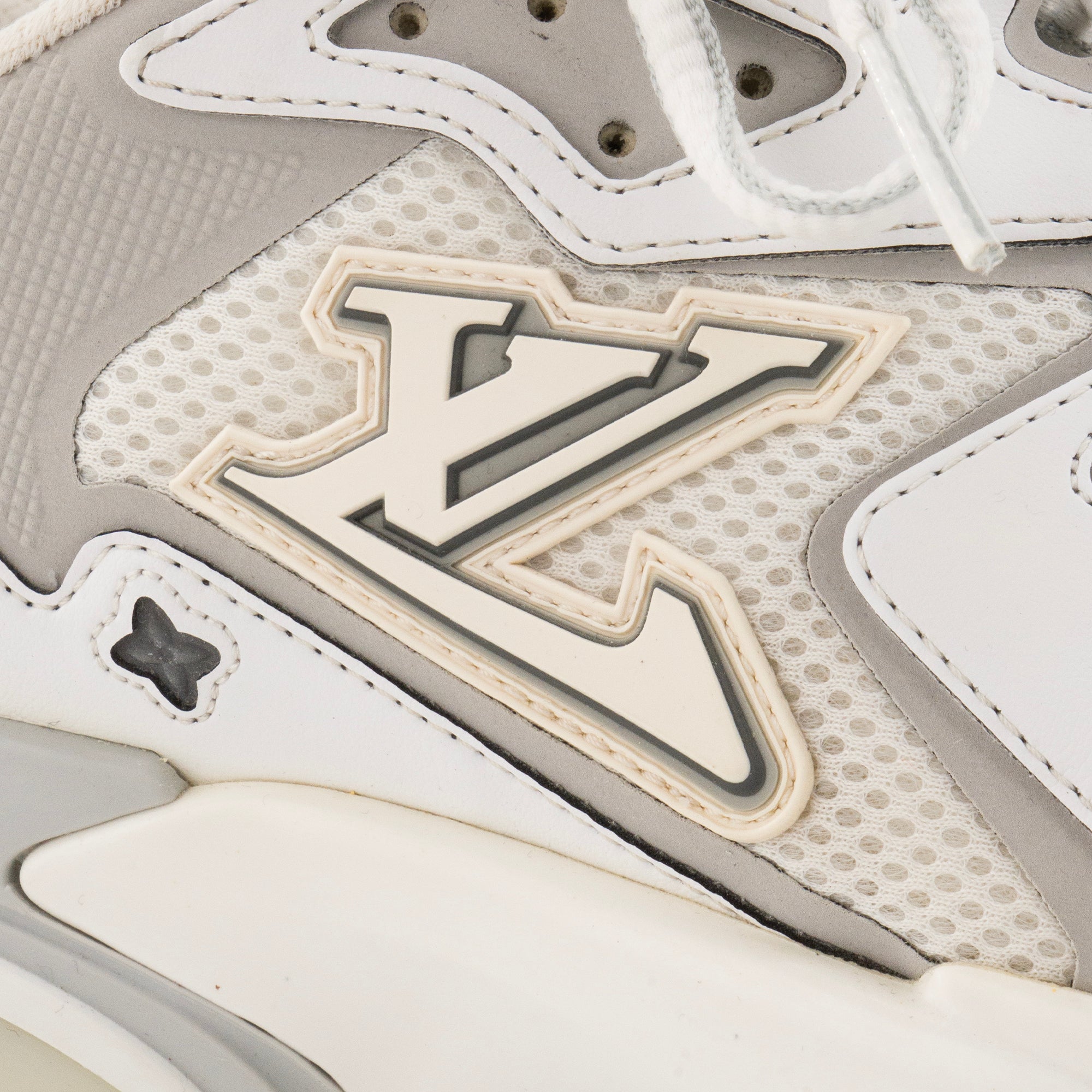 LOUIS VUITTON - Sneakers Runner Tatic Louis Vuitton en cuir et toile grise et blanche (T41)