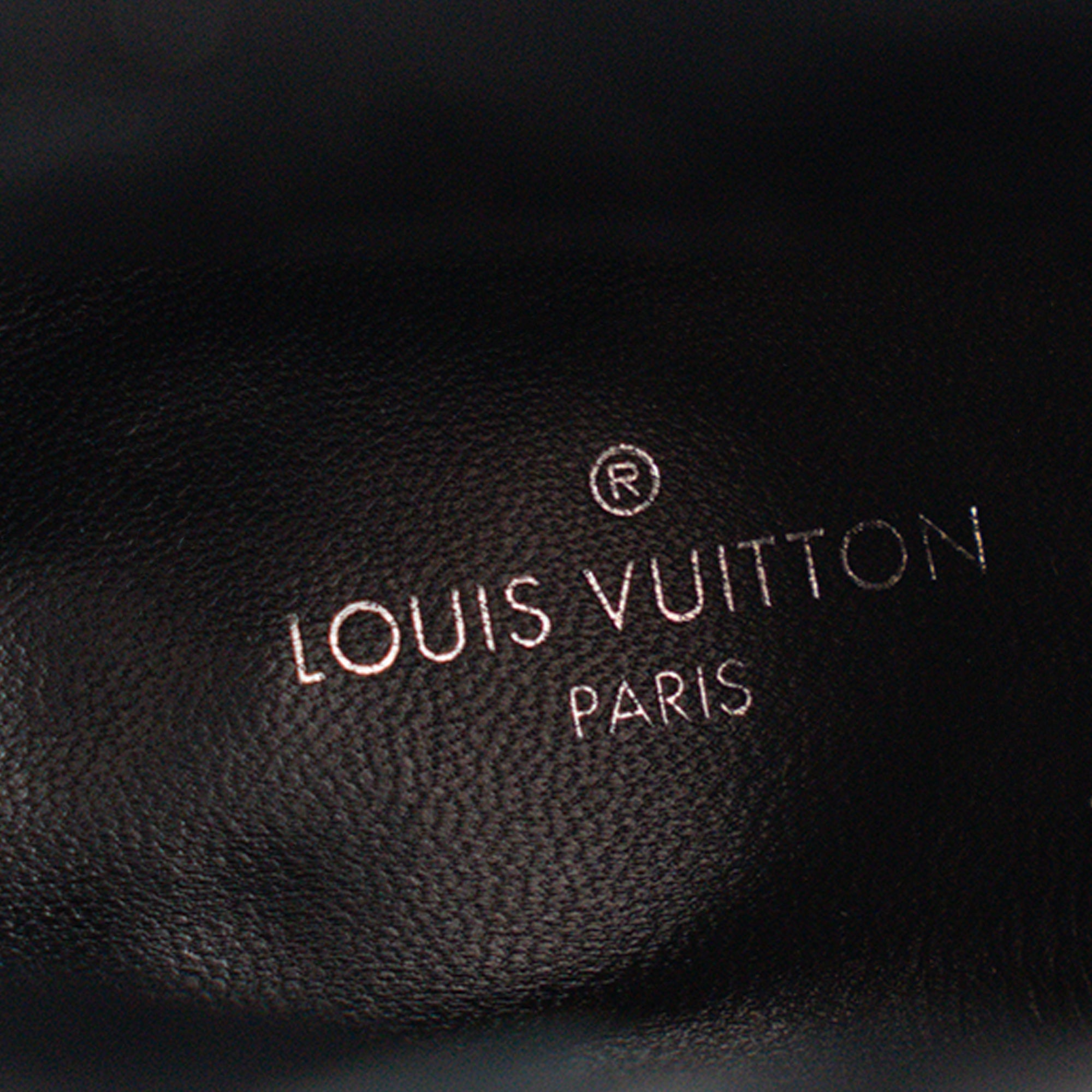 LOUIS VUITTON - Bottines à talons Louis Vuitton en cuir lisse noir (T38)