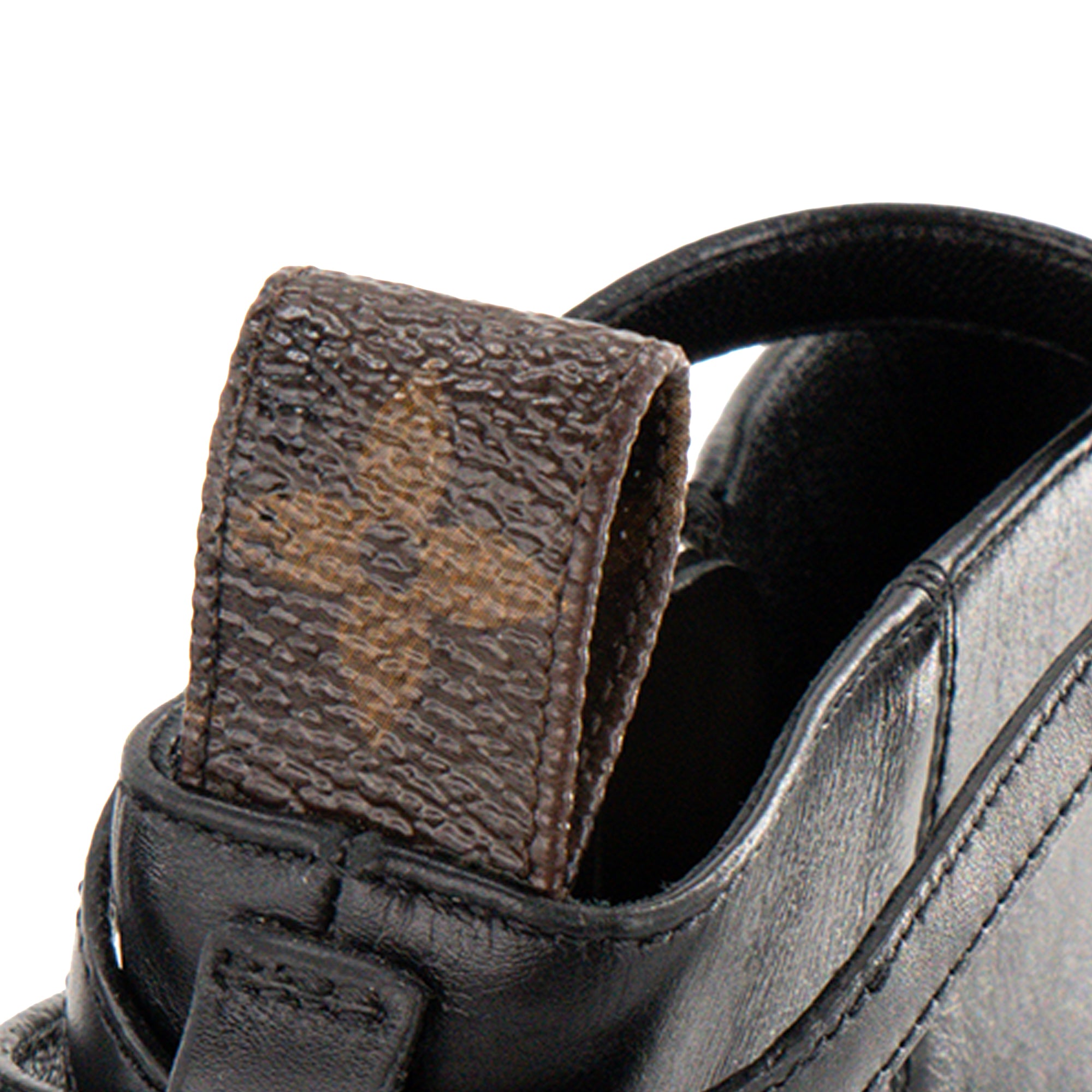 LOUIS VUITTON - Bottines à talons Louis Vuitton en cuir lisse noir (T38)