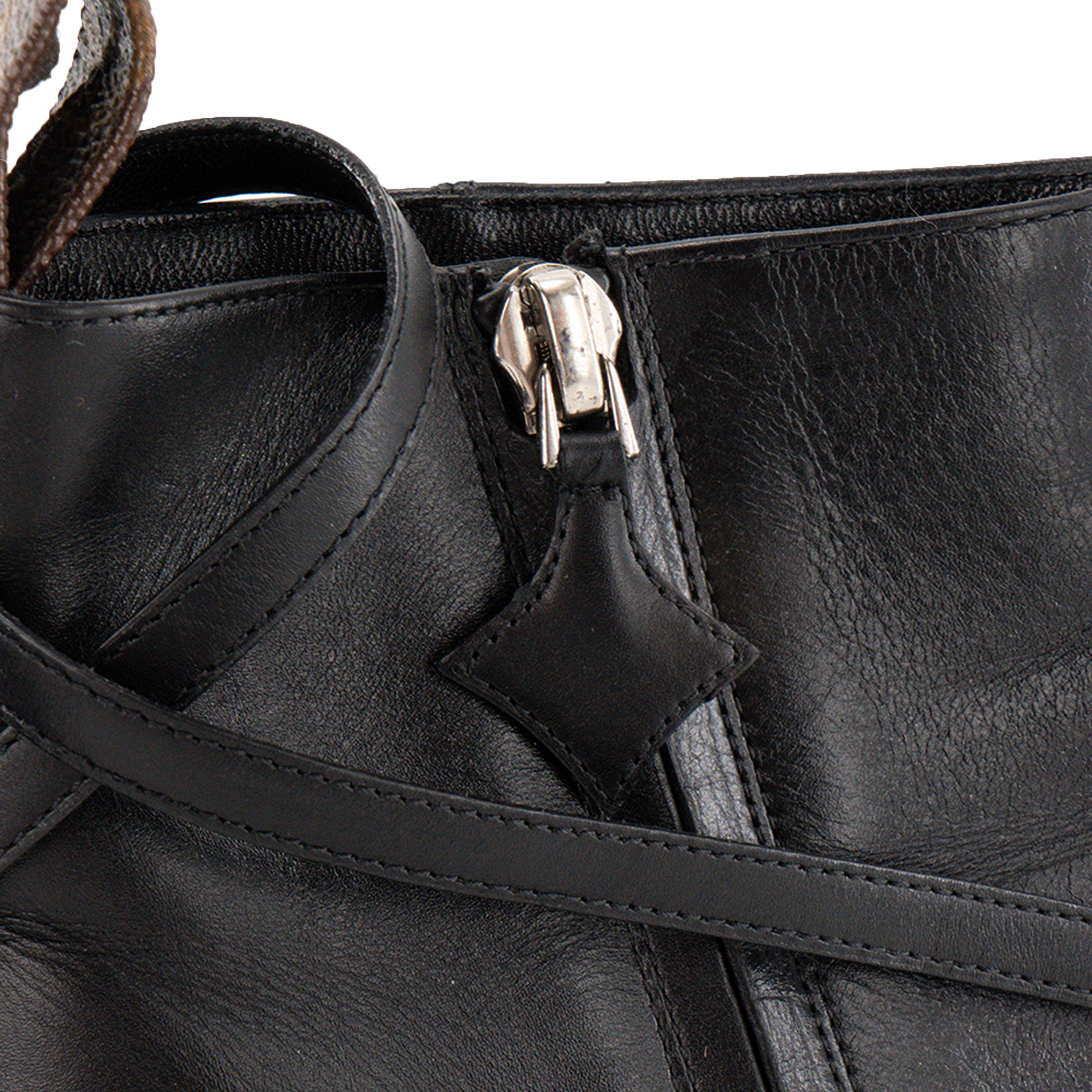 LOUIS VUITTON - Bottines à talons Louis Vuitton en cuir lisse noir (T38)
