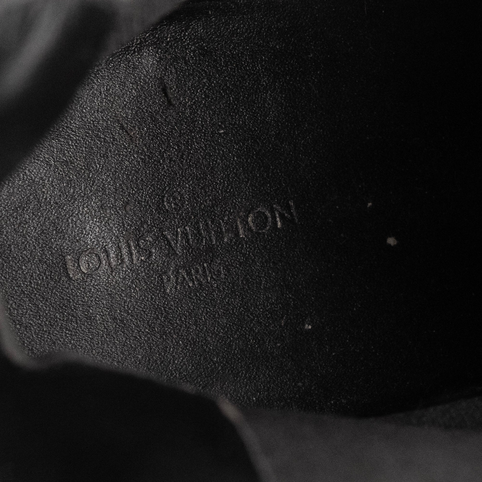 LOUIS VUITTON - Bottines Louis Vuitton en toile enduite et cuir verni noir (T39)