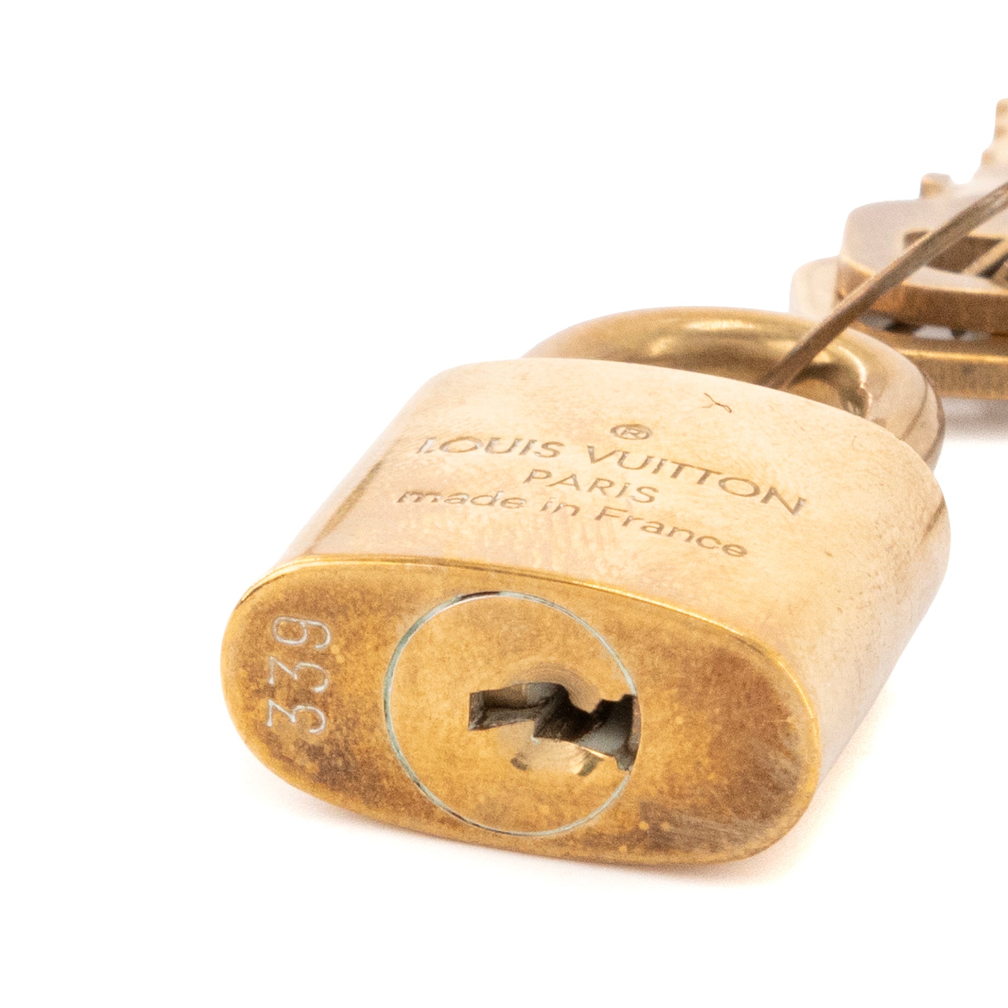 LOUIS VUITTON - Louis Vuitton padlock with keys in gold-tone metal