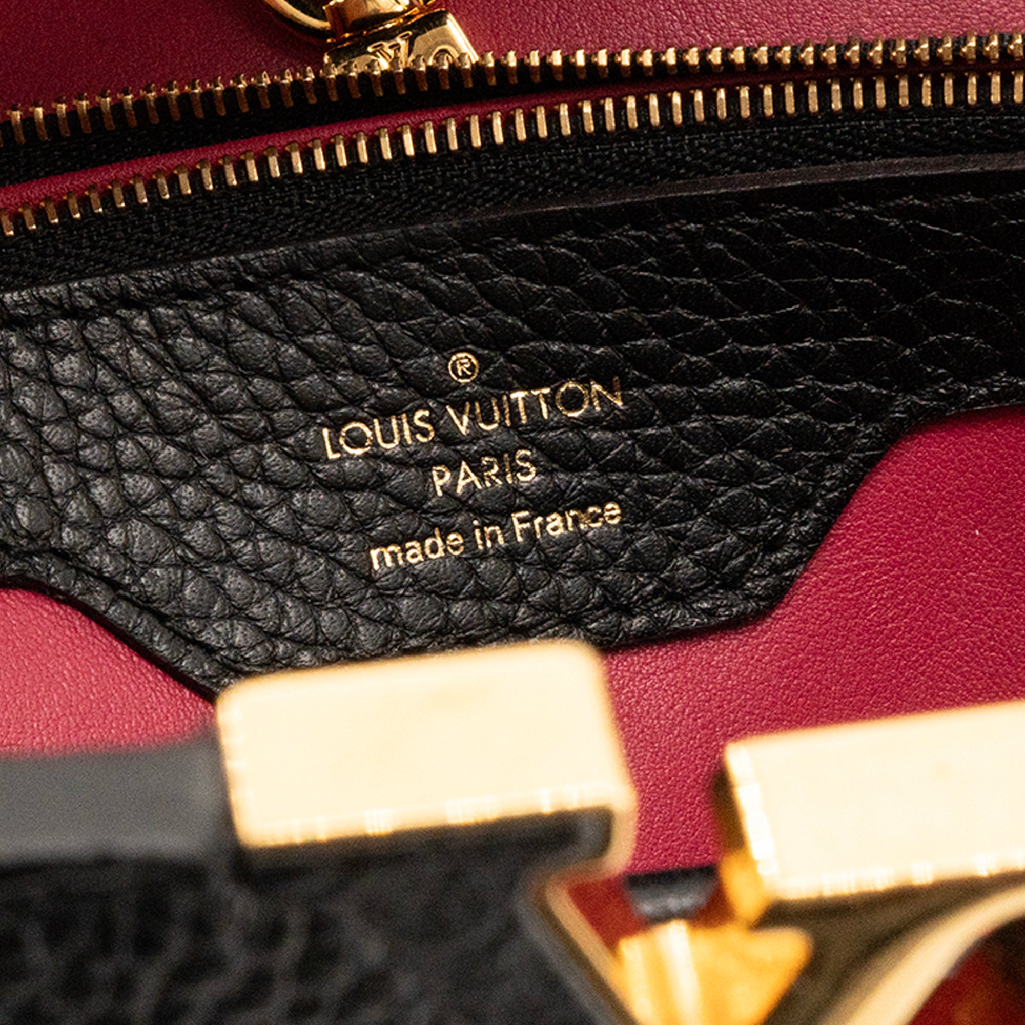 LOUIS VUITTON - Sac à main Capucines Louis Vuitton en cuir grainé noir