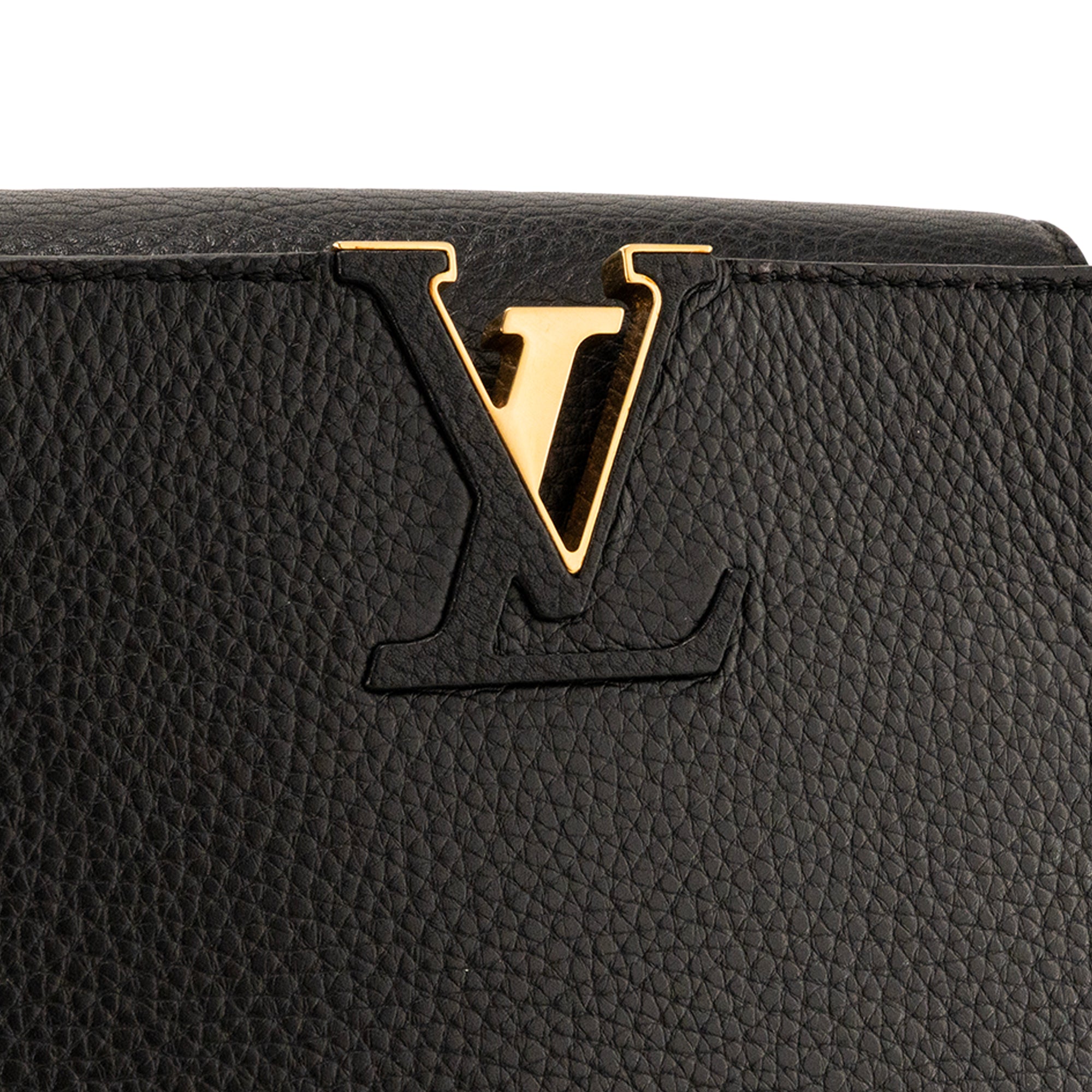 LOUIS VUITTON - Sac à main Capucines Louis Vuitton en cuir grainé noir