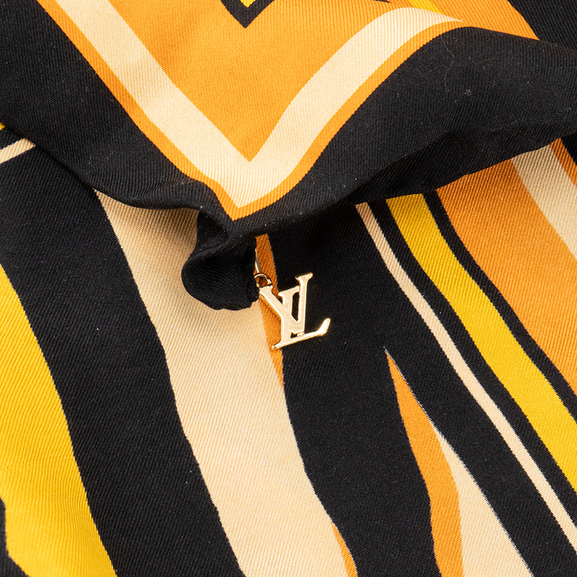 LOUIS VUITTON - Carré 90 Louis Vuitton en soie multicolore