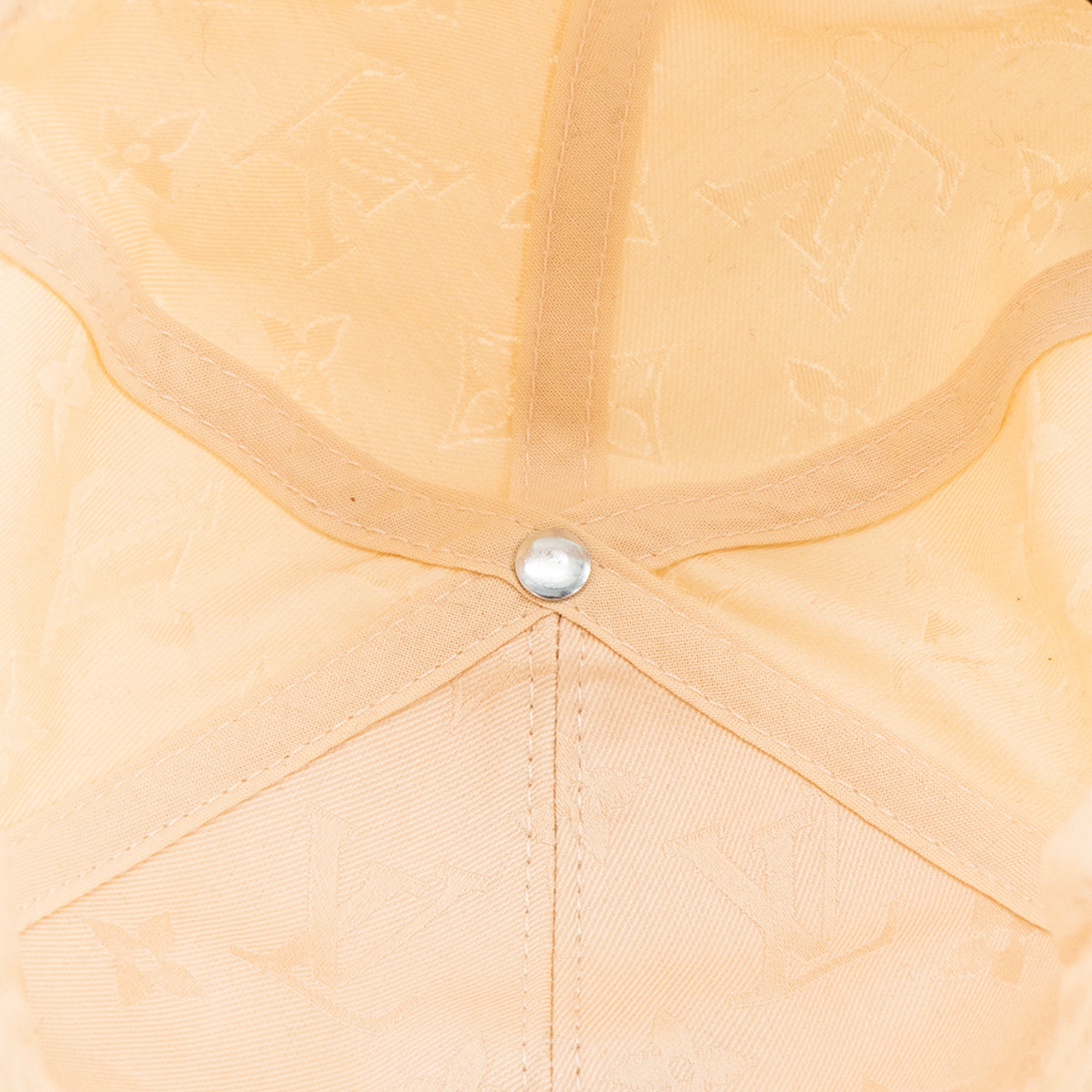 LOUIS VUITTON - Casquette Louis Vuitton en toile monogrammée beige (TU)