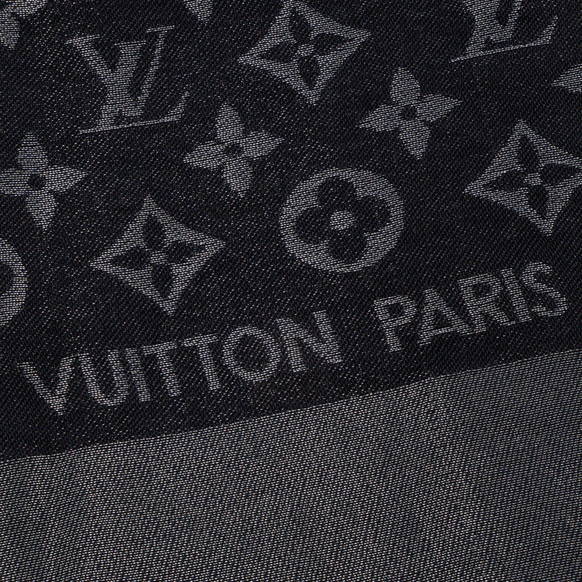 LOUIS VUITTON - Châle Monogram Shine Louis Vuitton en soie noire et fibres métallisées