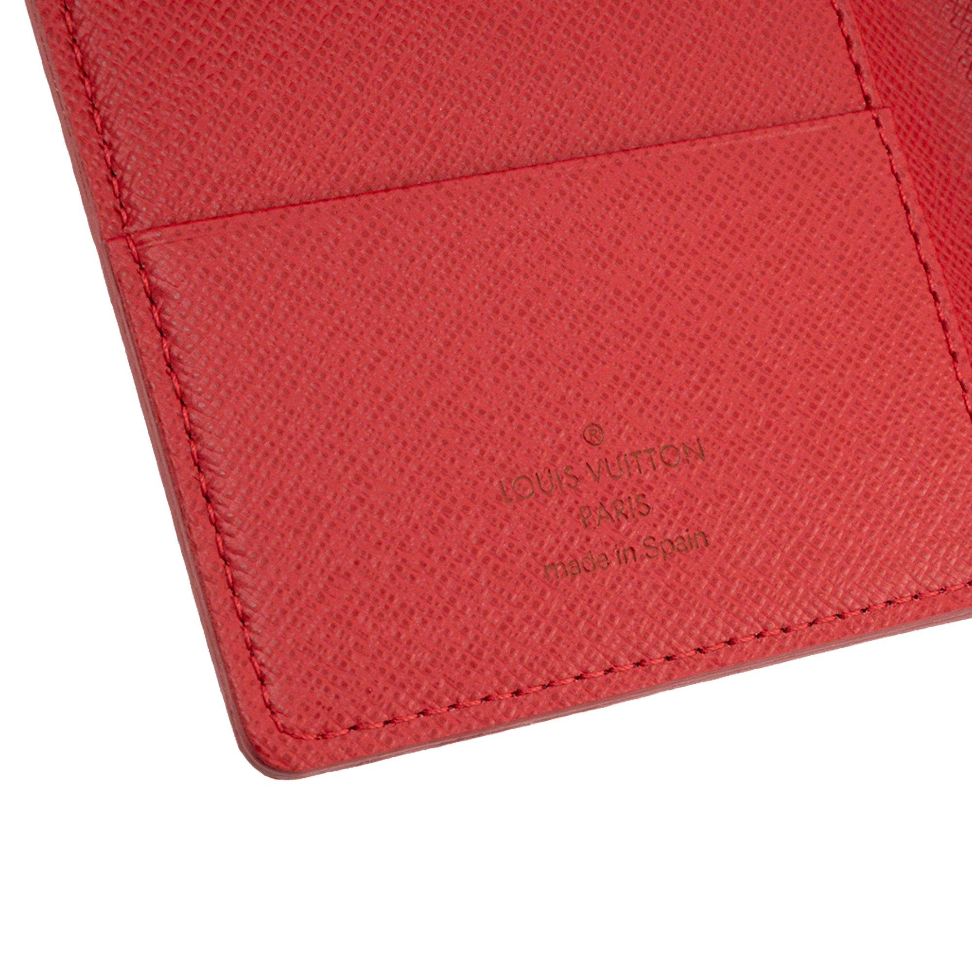 LOUIS VUITTON - Couverture Passeport Louis Vuitton en cuir lisse rouge