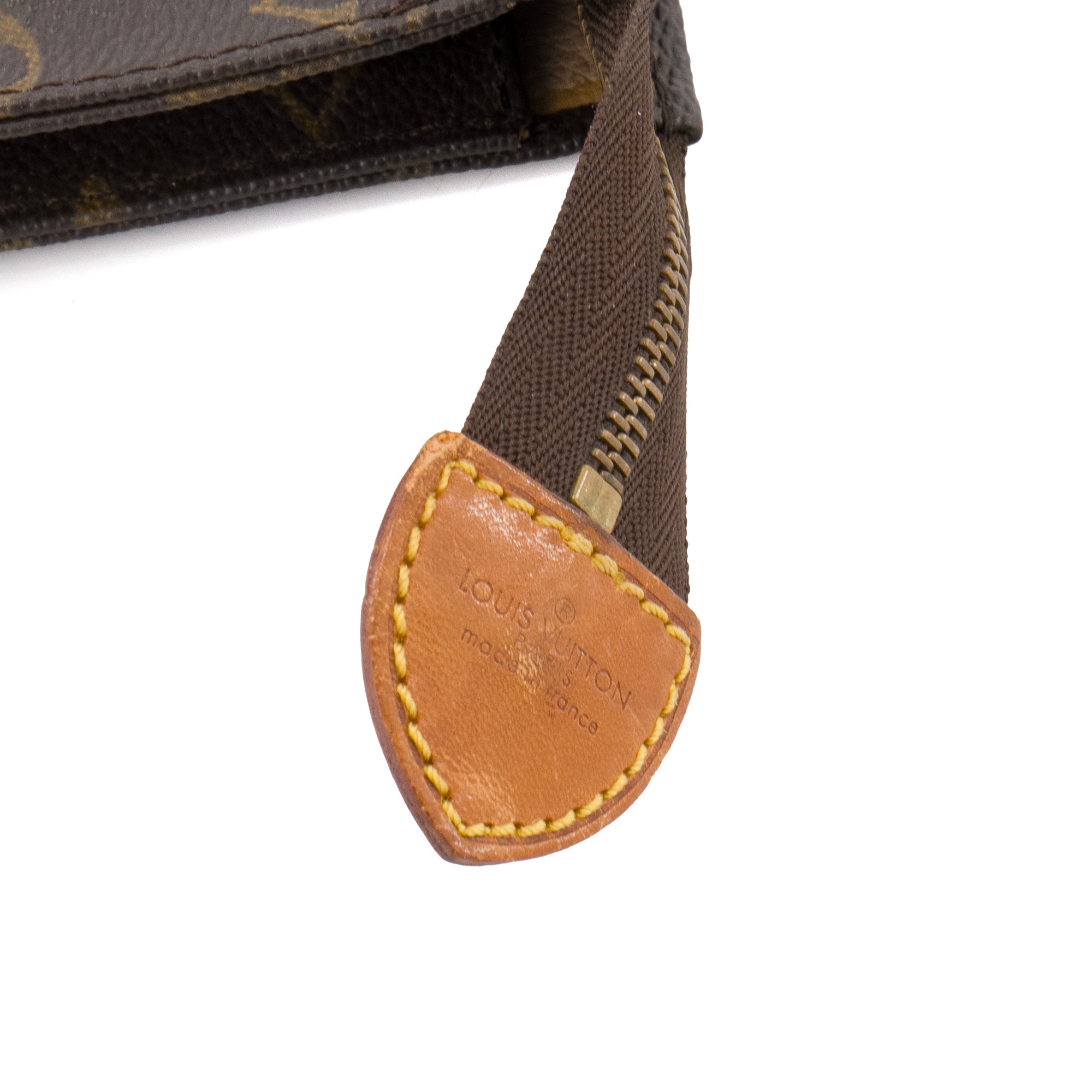 LOUIS VUITTON - Pochette 26 Louis Vuitton en toile enduite monogrammée vintage