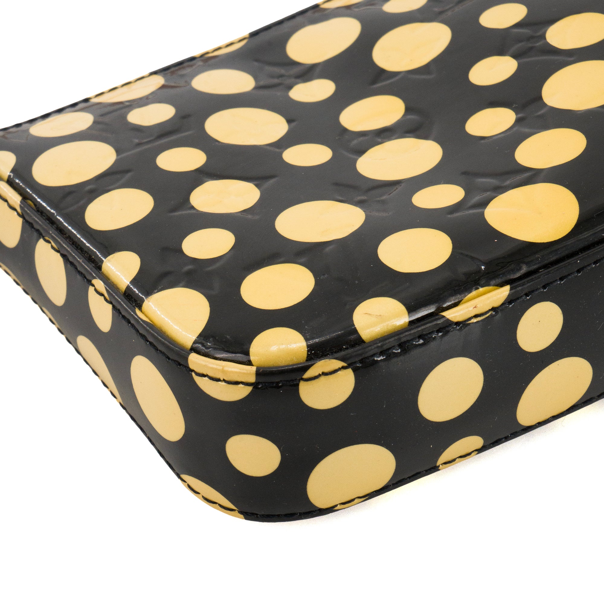 LOUIS VUITTON - Pochette Accessoire NM Louis Vuitton x Yayoi Kusama en cuir verni noir et jaune édition limitée