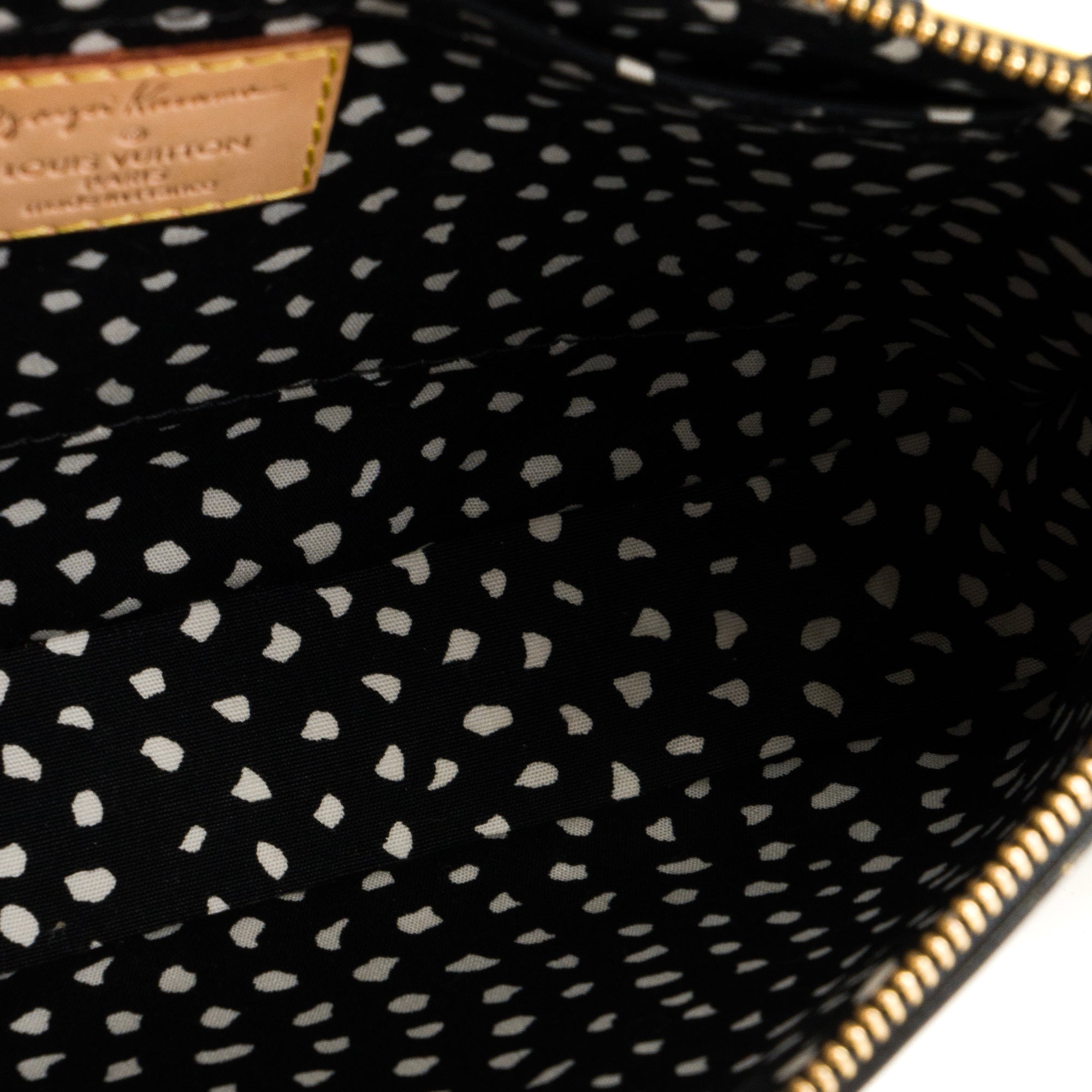 LOUIS VUITTON - Pochette Accessoire NM Louis Vuitton x Yayoi Kusama en cuir verni noir et jaune édition limitée