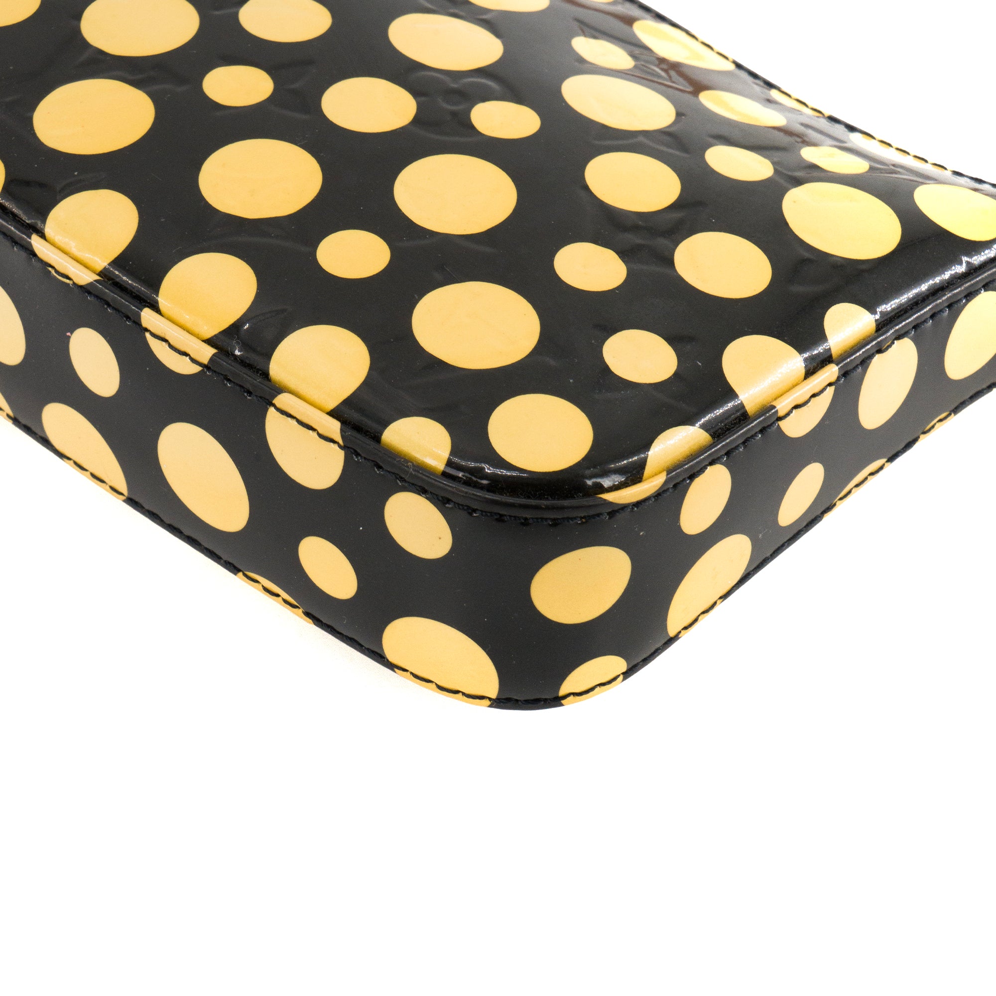 LOUIS VUITTON - Pochette Accessoire NM Louis Vuitton x Yayoi Kusama en cuir verni noir et jaune édition limitée