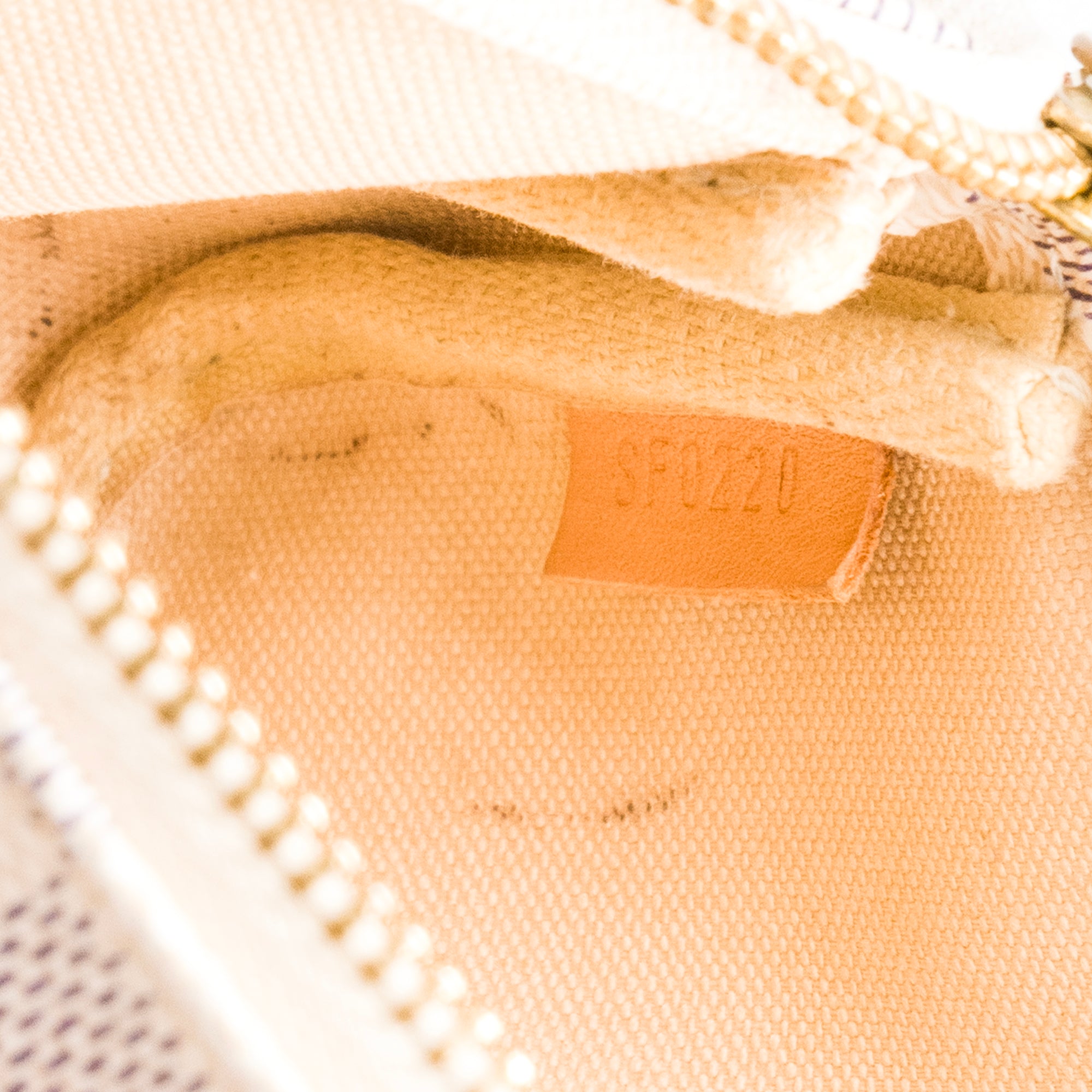 LOUIS VUITTON - Pochette Accessoires Mini Louis Vuitton en toile damier azur