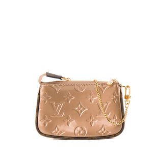 LOUIS VUITTON - Pochette accessoires Louis Vuitton en cuir verni doré métallisé