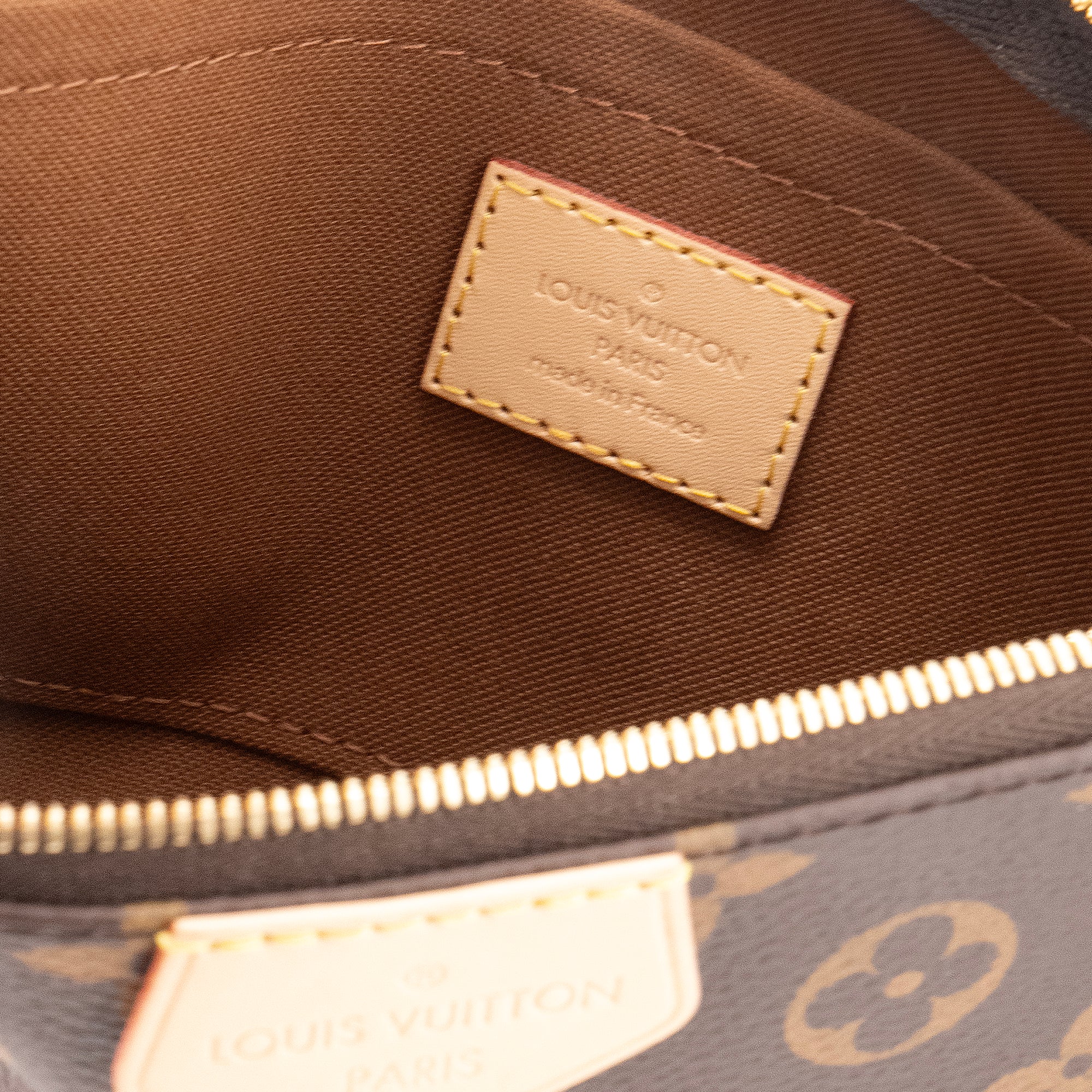LOUIS VUITTON - Pochette Accessoires Louis Vuitton en toile enduite monogrammée