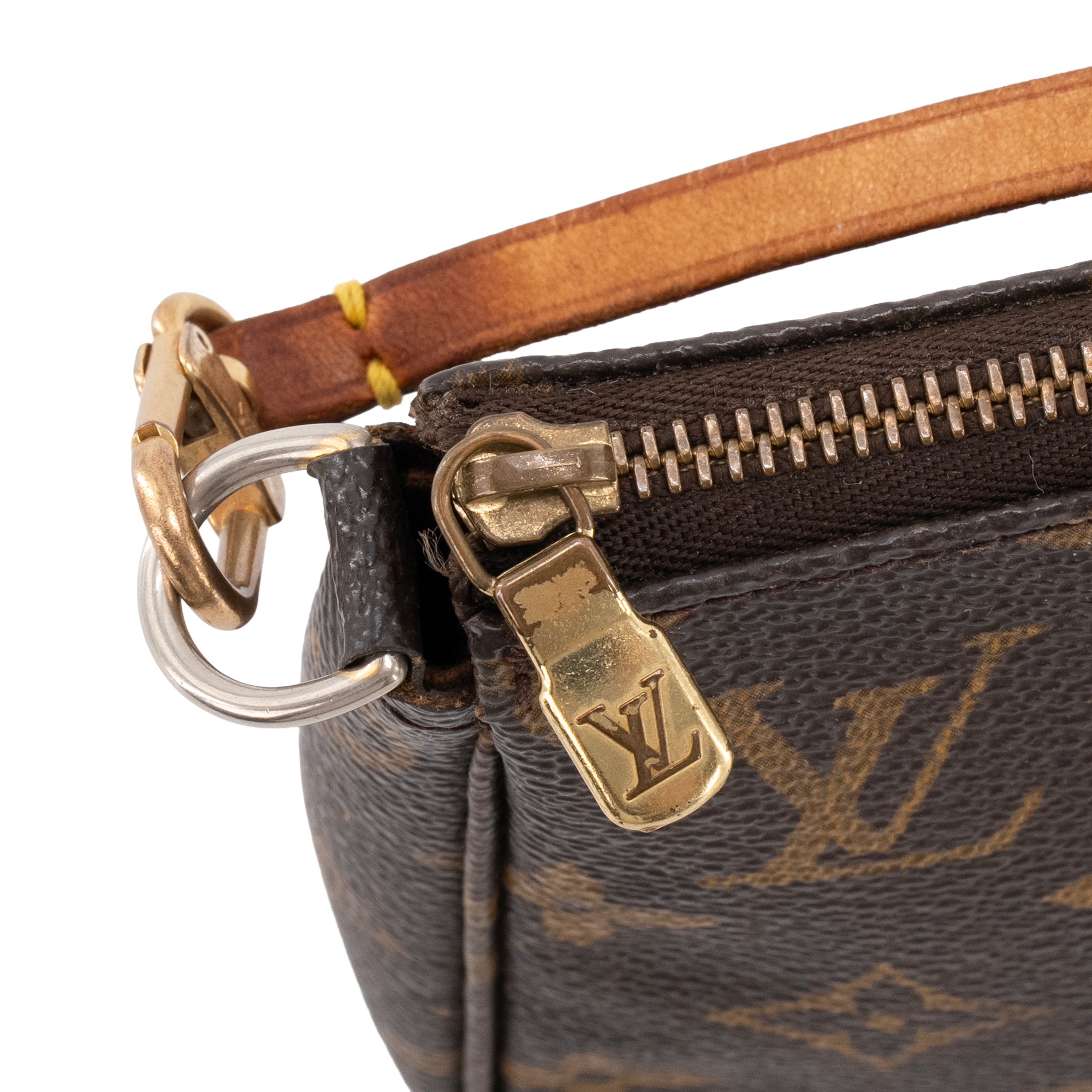 LOUIS VUITTON - Pochette Accessoires Louis Vuitton en toile enduite monogrammée vintage