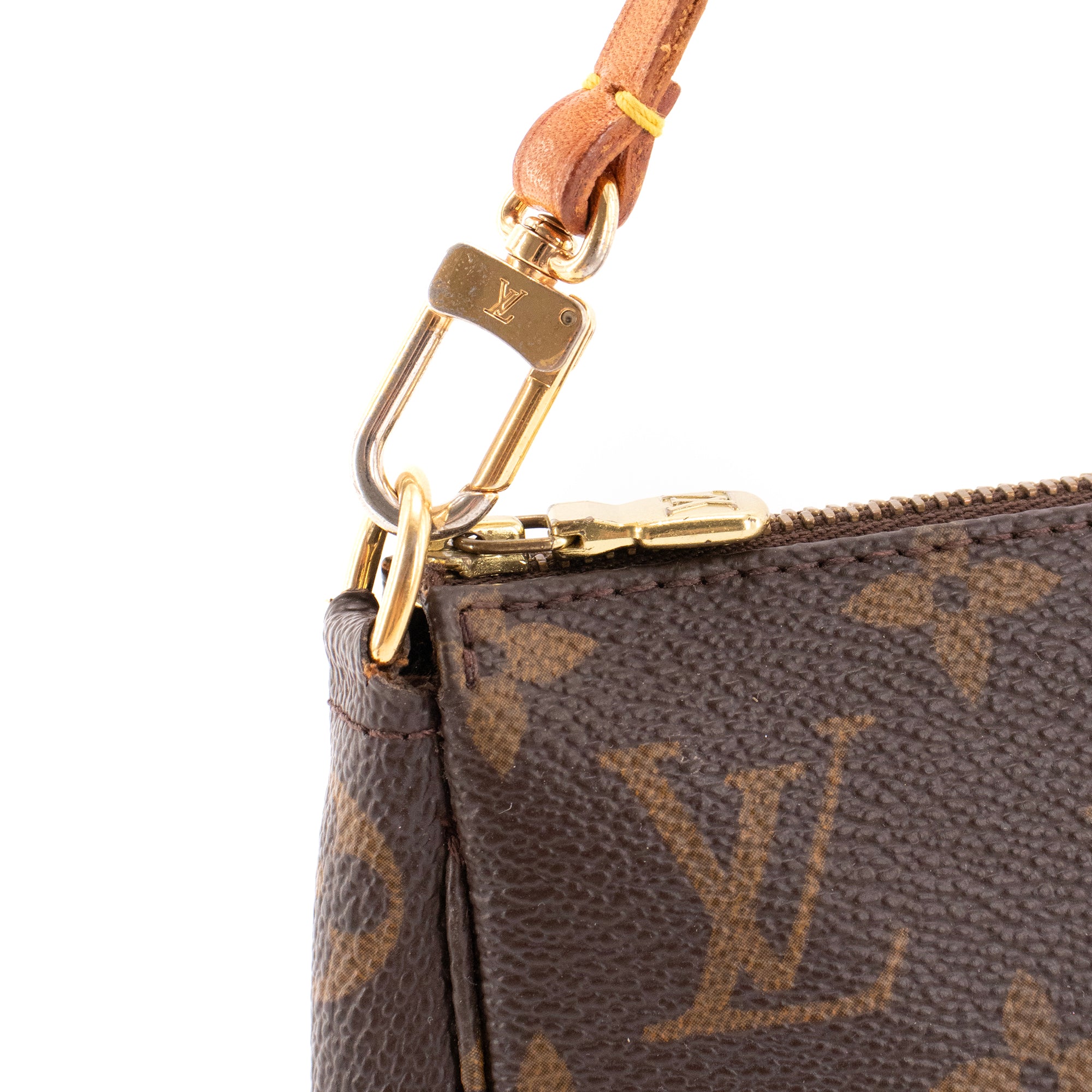 LOUIS VUITTON - Pochette Accessoires Louis Vuitton en toile enduite monogrammée vintage