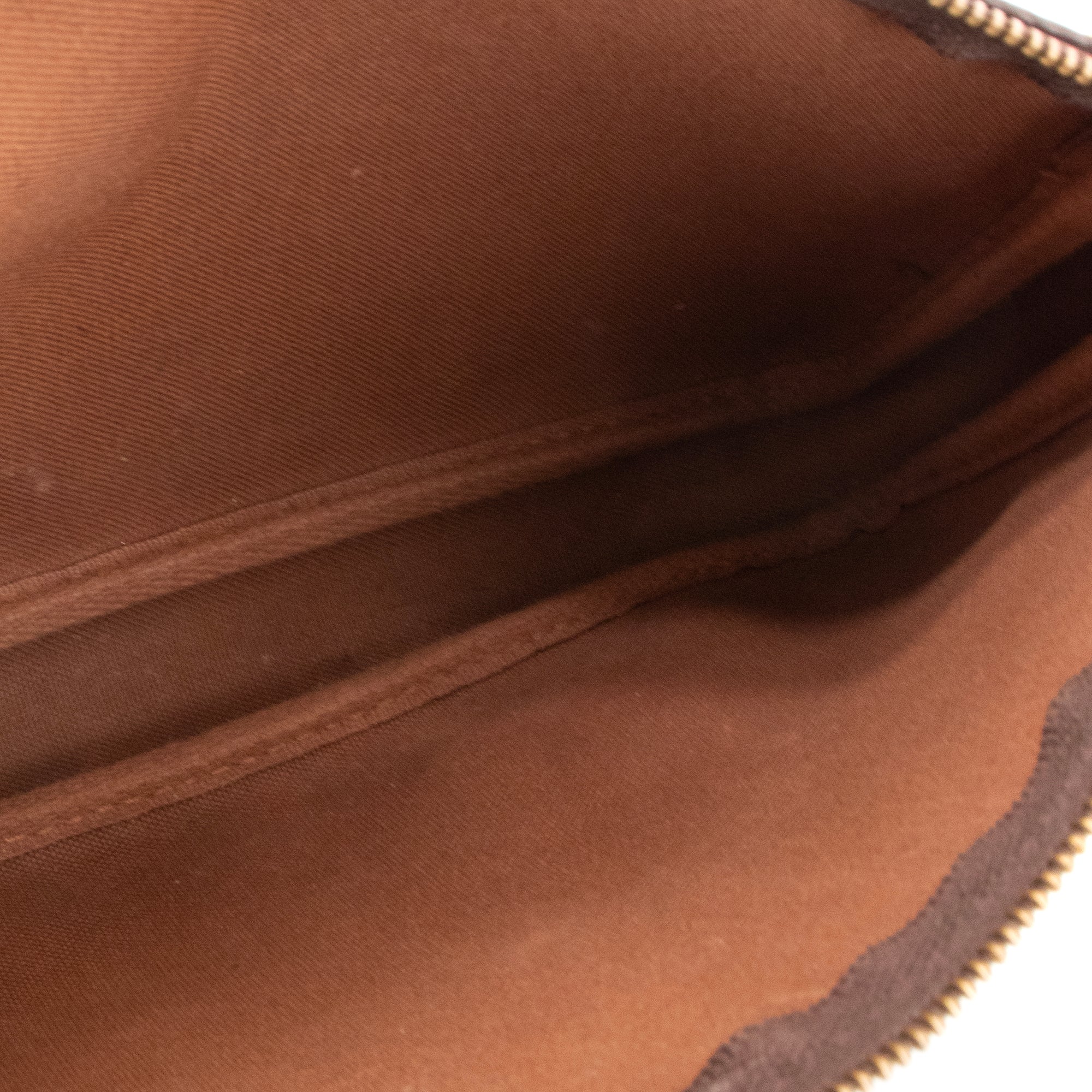 LOUIS VUITTON - Pochette Accessoires Louis Vuitton en toile enduite monogrammée vintage