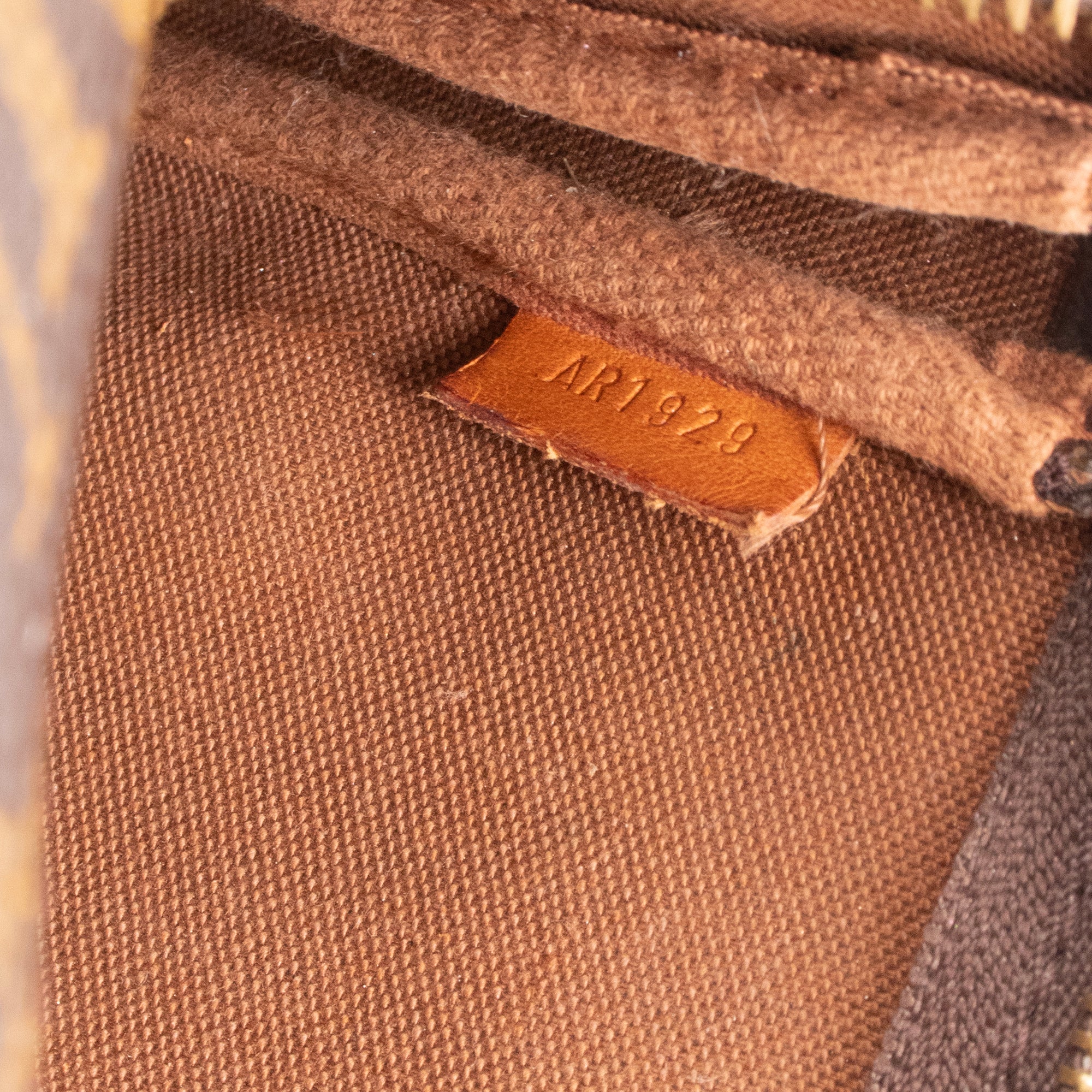 LOUIS VUITTON - Pochette Accessoires Louis Vuitton en toile enduite monogrammée vintage