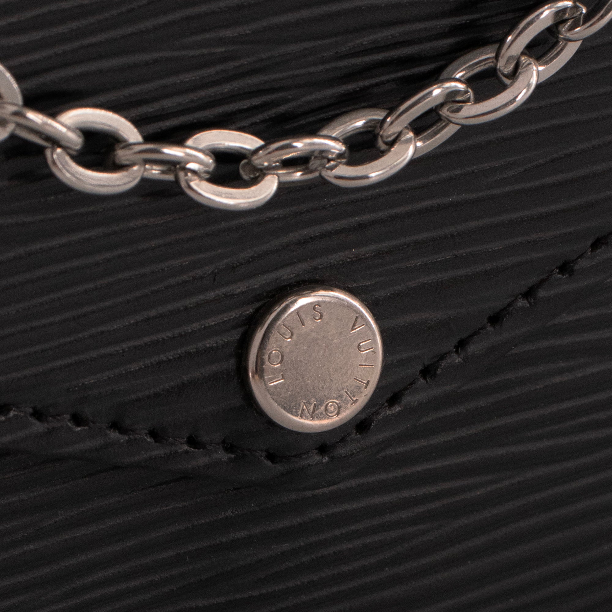 LOUIS VUITTON - Sac à bandoulière Pochette Félicie Louis Vuitton en cuir épi noir