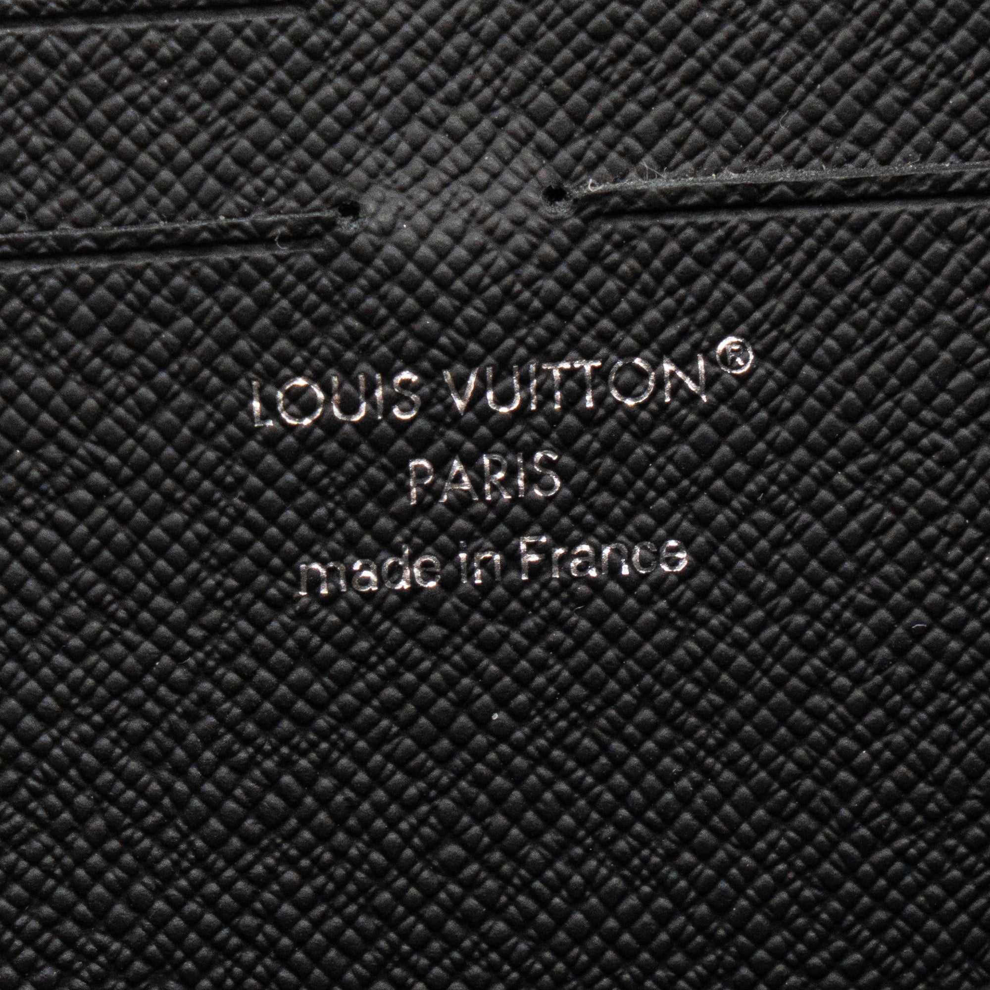 LOUIS VUITTON - Pochette Voyage MM Louis Vuitton en toile enduite monogrammée éclipse