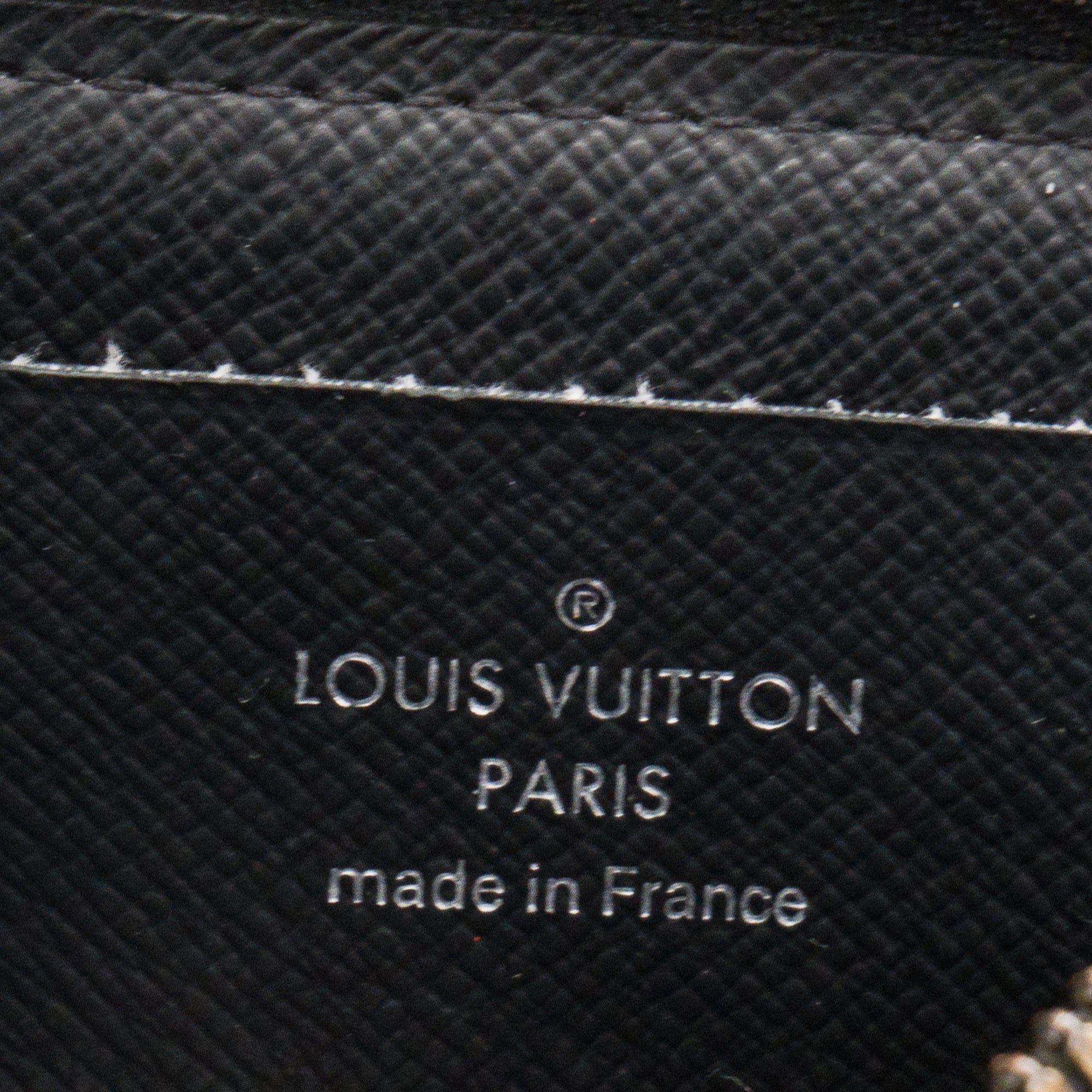 LOUIS VUITTON - Porte-monnaie Zippy Louis Vuitton en toile enduite monogrammée éclipse