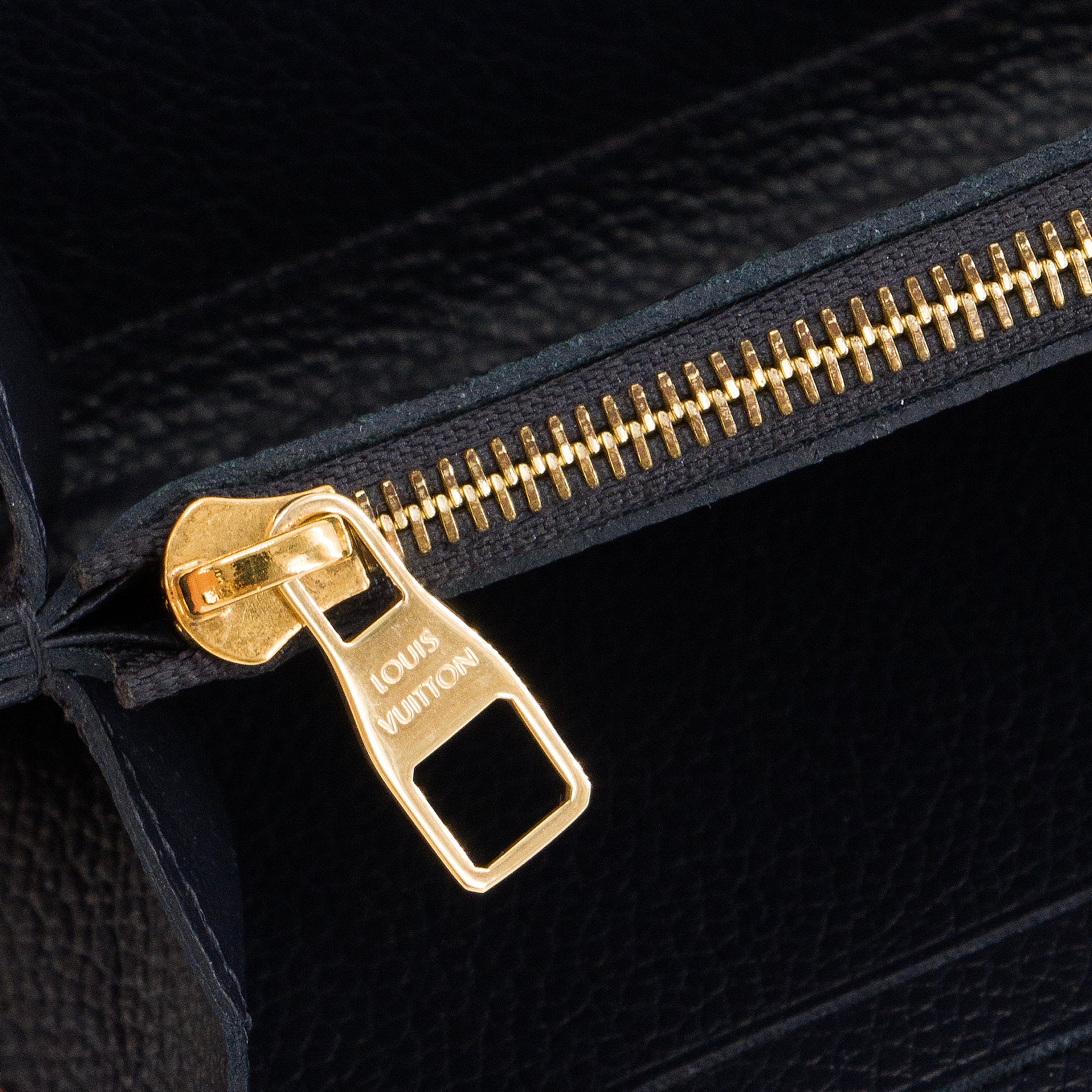LOUIS VUITTON - Portefeuille Clémence Louis Vuitton en cuir empreinte bleu marine