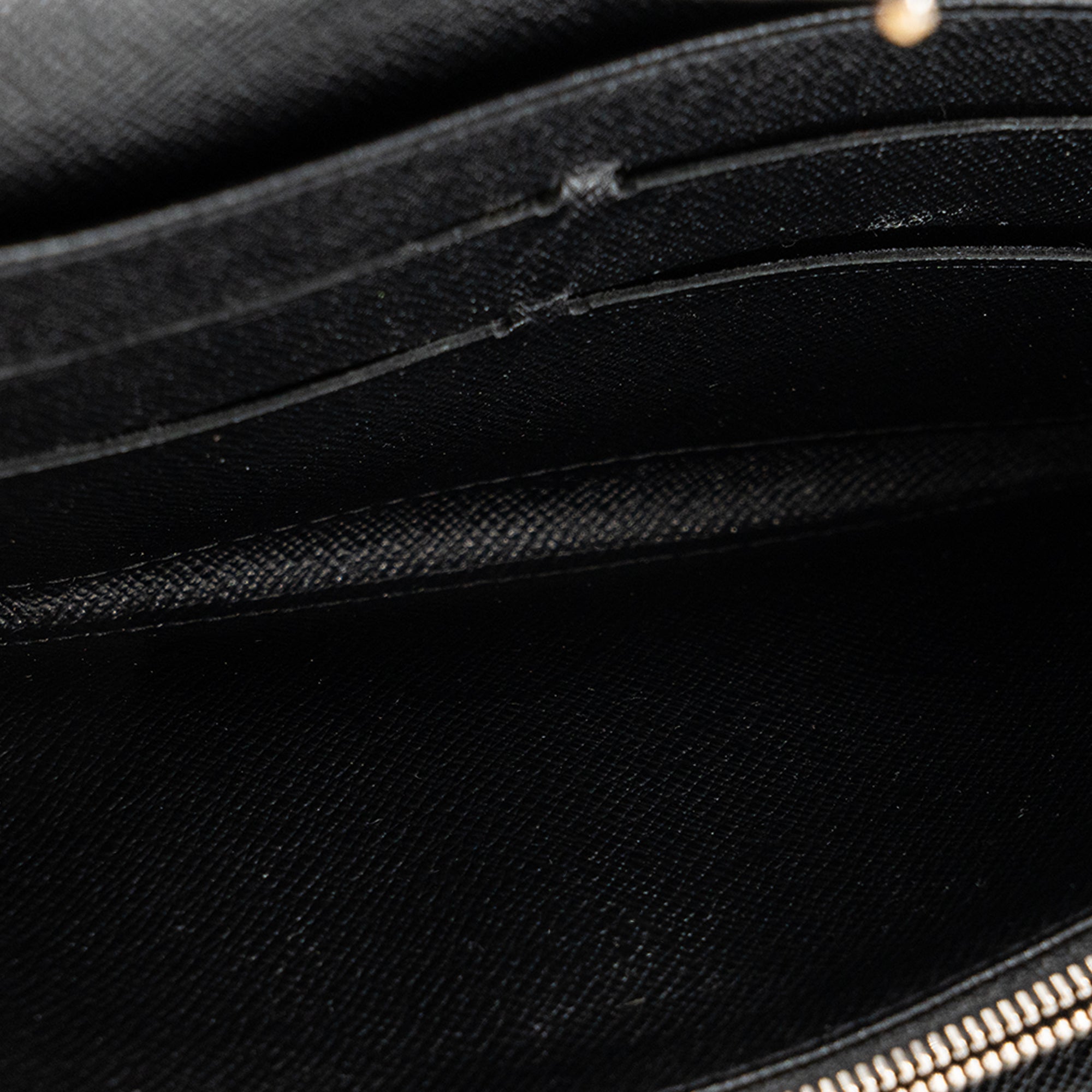 LOUIS VUITTON - Portefeuille Sarah Louis Vuitton en cuir épi noir vintage