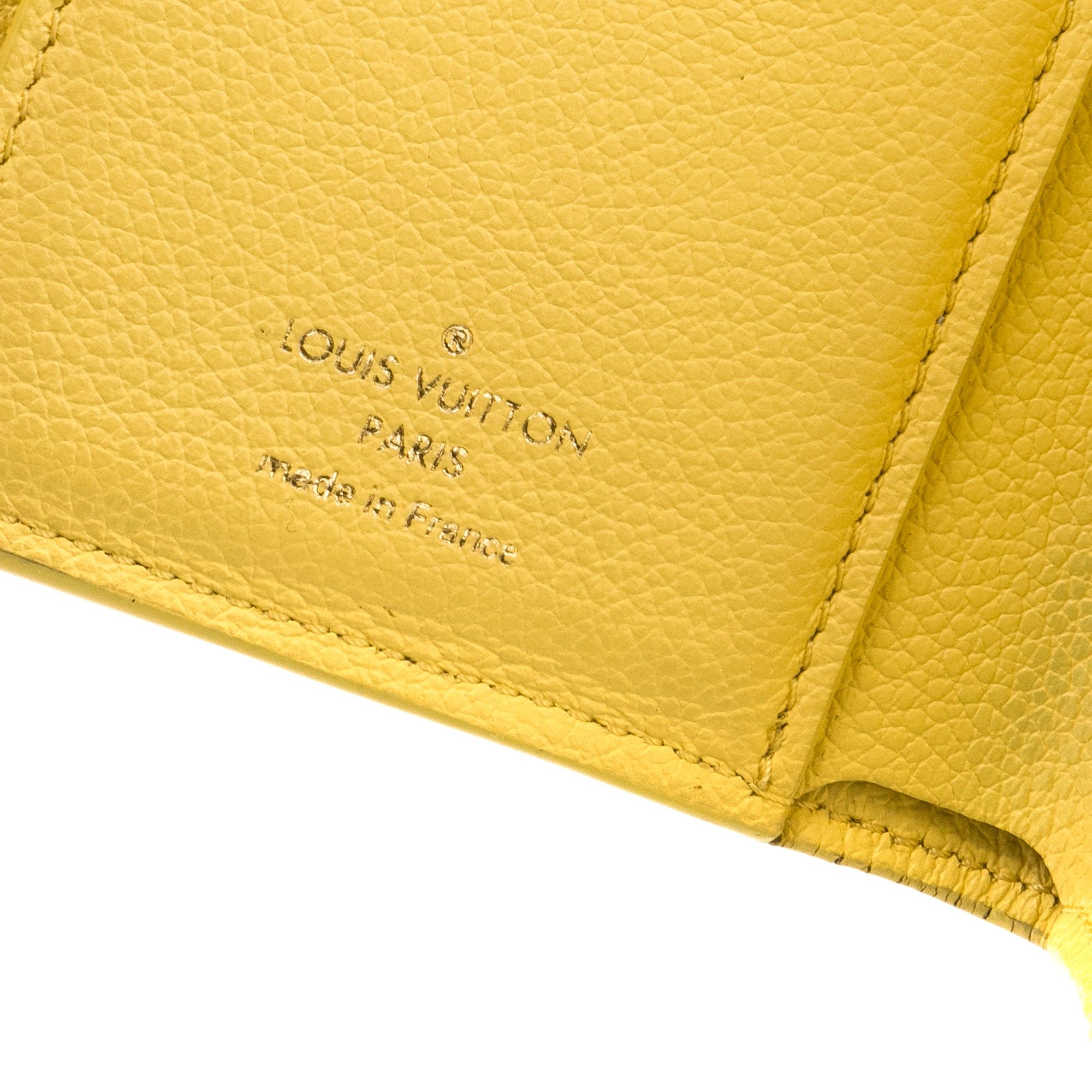 LOUIS VUITTON - Portefeuille Victorine Louis Vuitton en cuir empreinte jaune