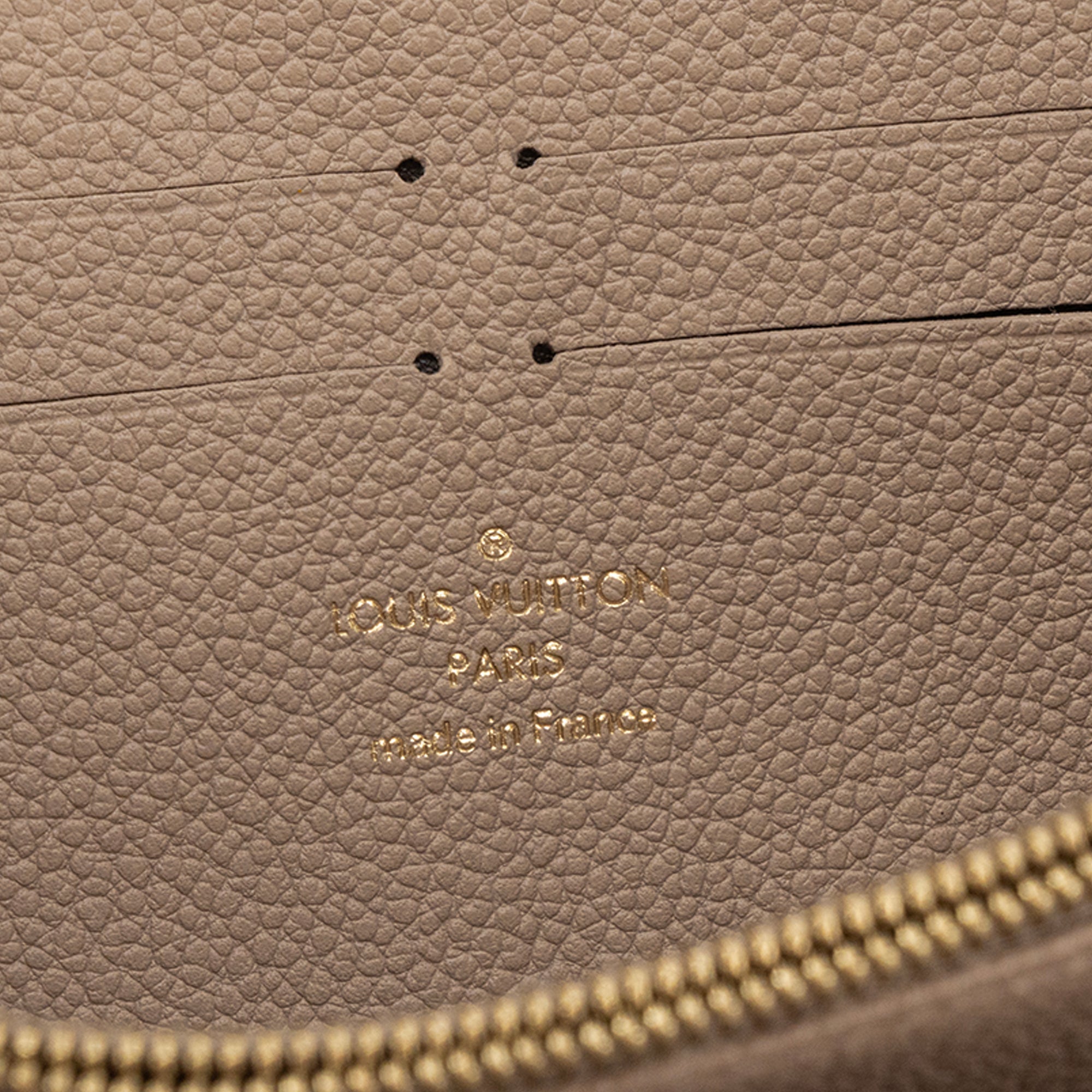 LOUIS VUITTON - Portefeuille Zippy Louis Vuitton en cuir empreinte taupe