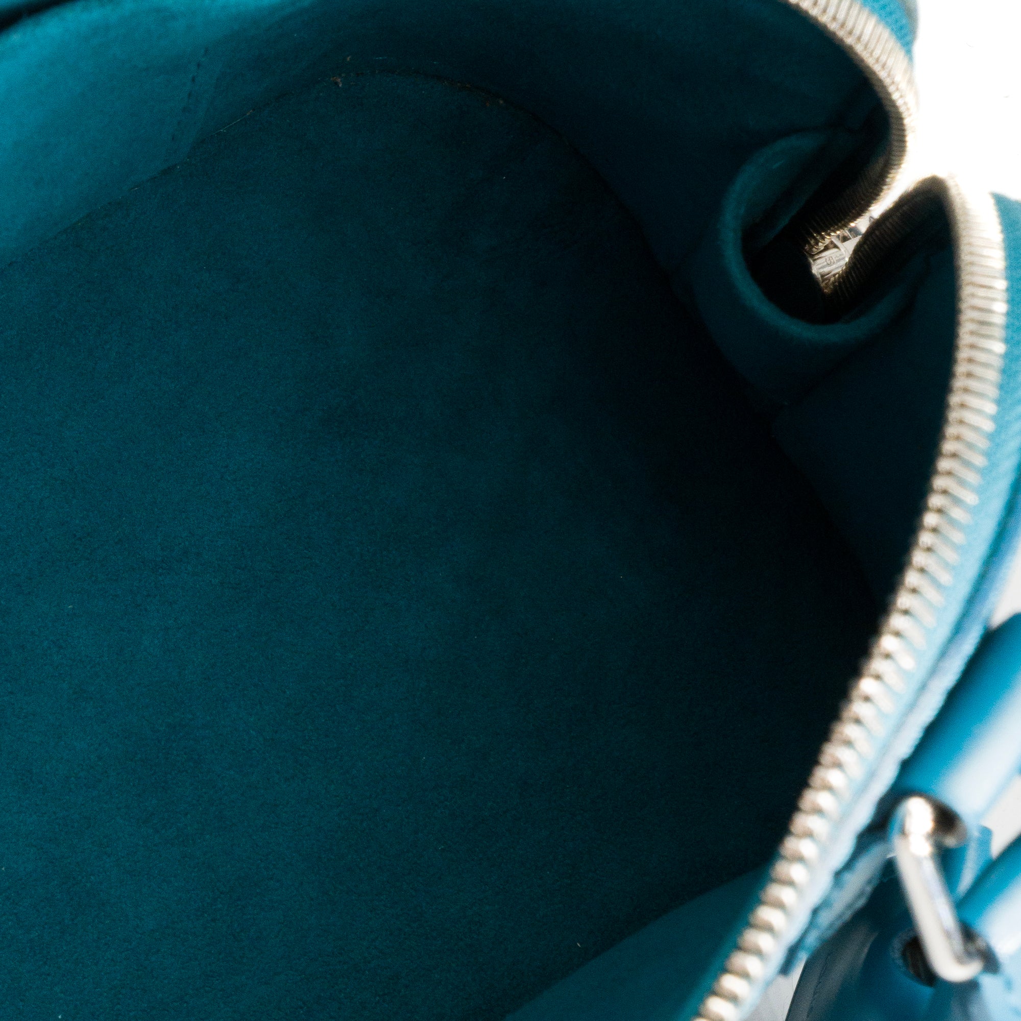 LOUIS VUITTON - Sac à bandoulière Alma BB Louis Vuitton en cuir épi bleu canard