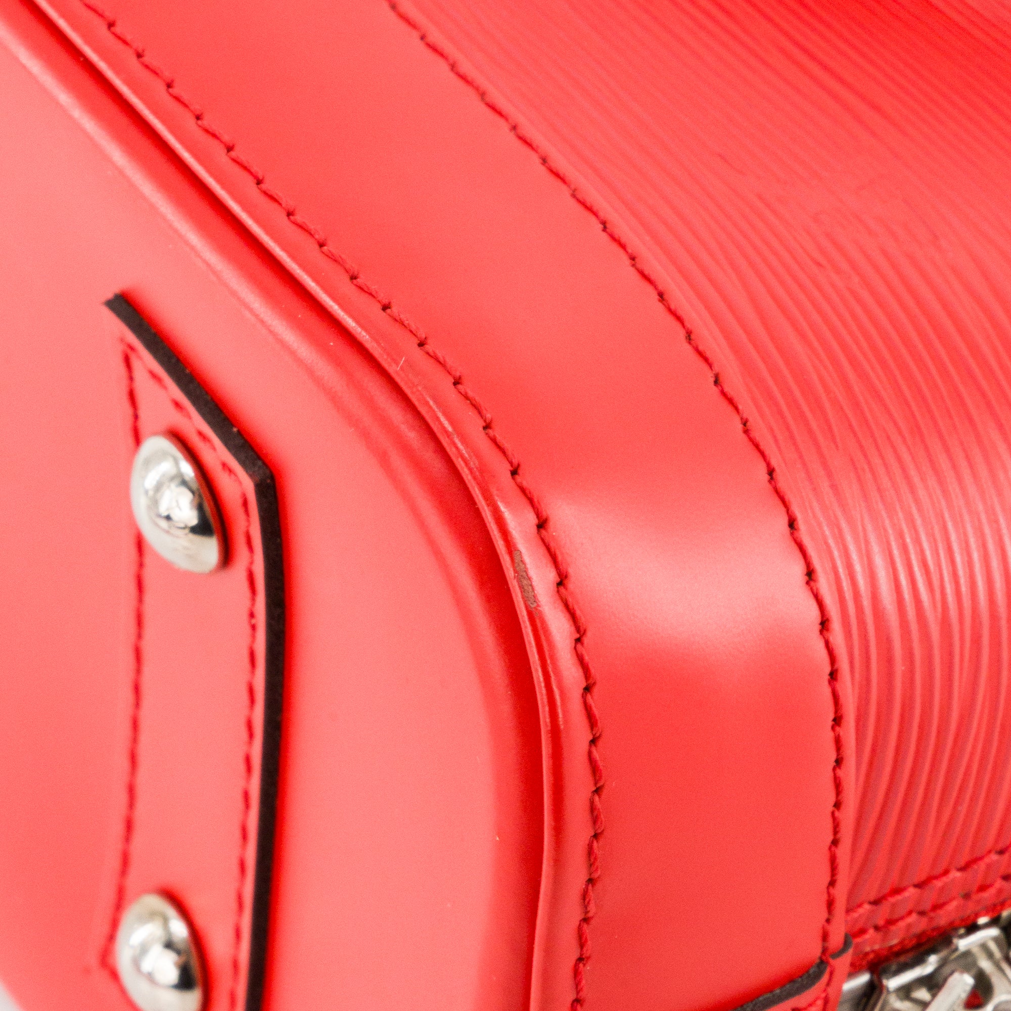 LOUIS VUITTON - Sac à bandoulière Alma BB Louis Vuitton en cuir épi rouge