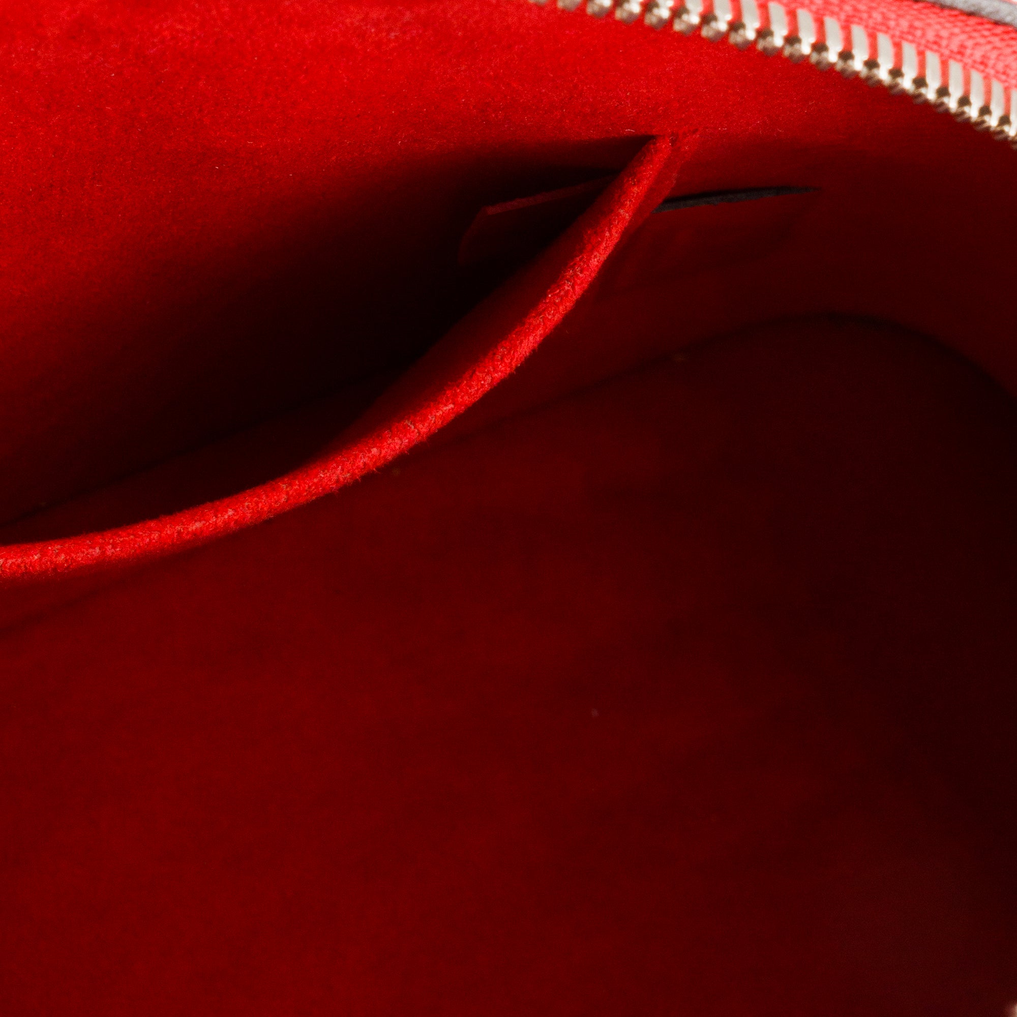 LOUIS VUITTON - Sac à bandoulière Alma BB Louis Vuitton en cuir épi rouge