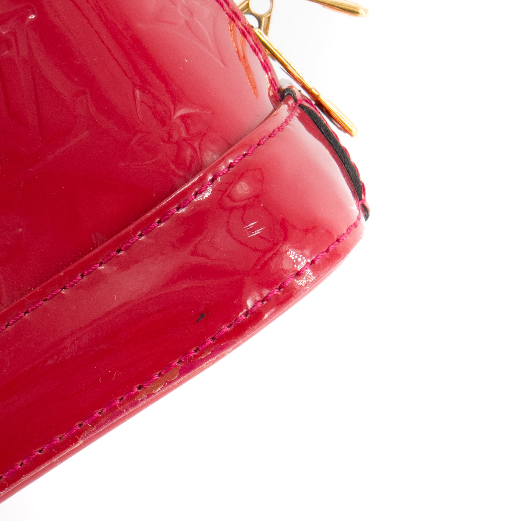 LOUIS VUITTON - Sac à bandoulière Alma BB Louis Vuitton en cuir verni framboise