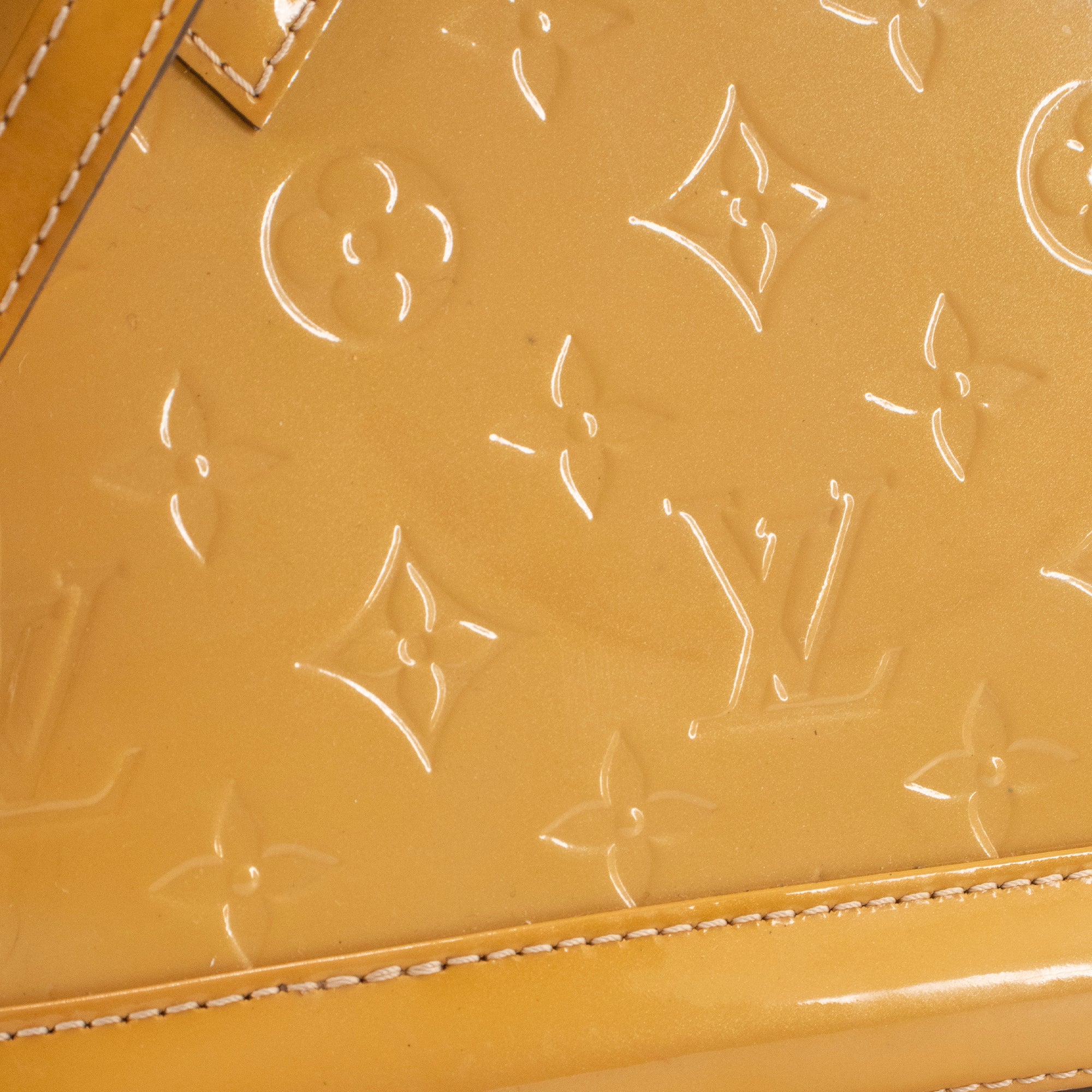 LOUIS VUITTON - Louis Vuitton Alma BB shoulder bag in mustard yellow patent leather