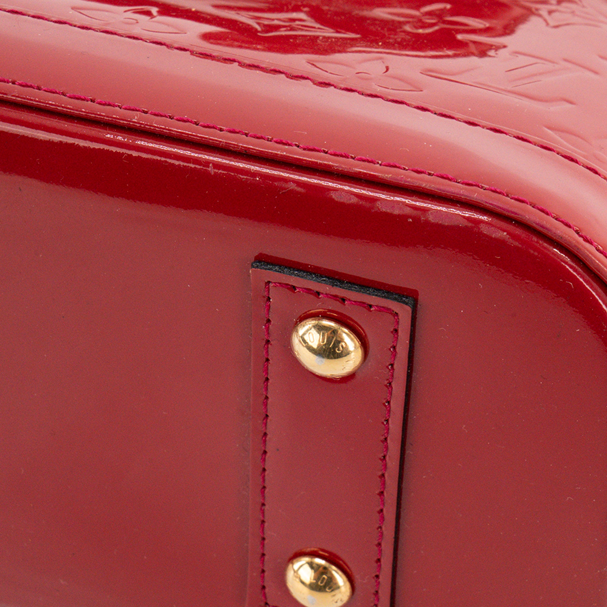LOUIS VUITTON - Sac à bandoulière Alma BB Louis Vuitton en cuir verni rouge
