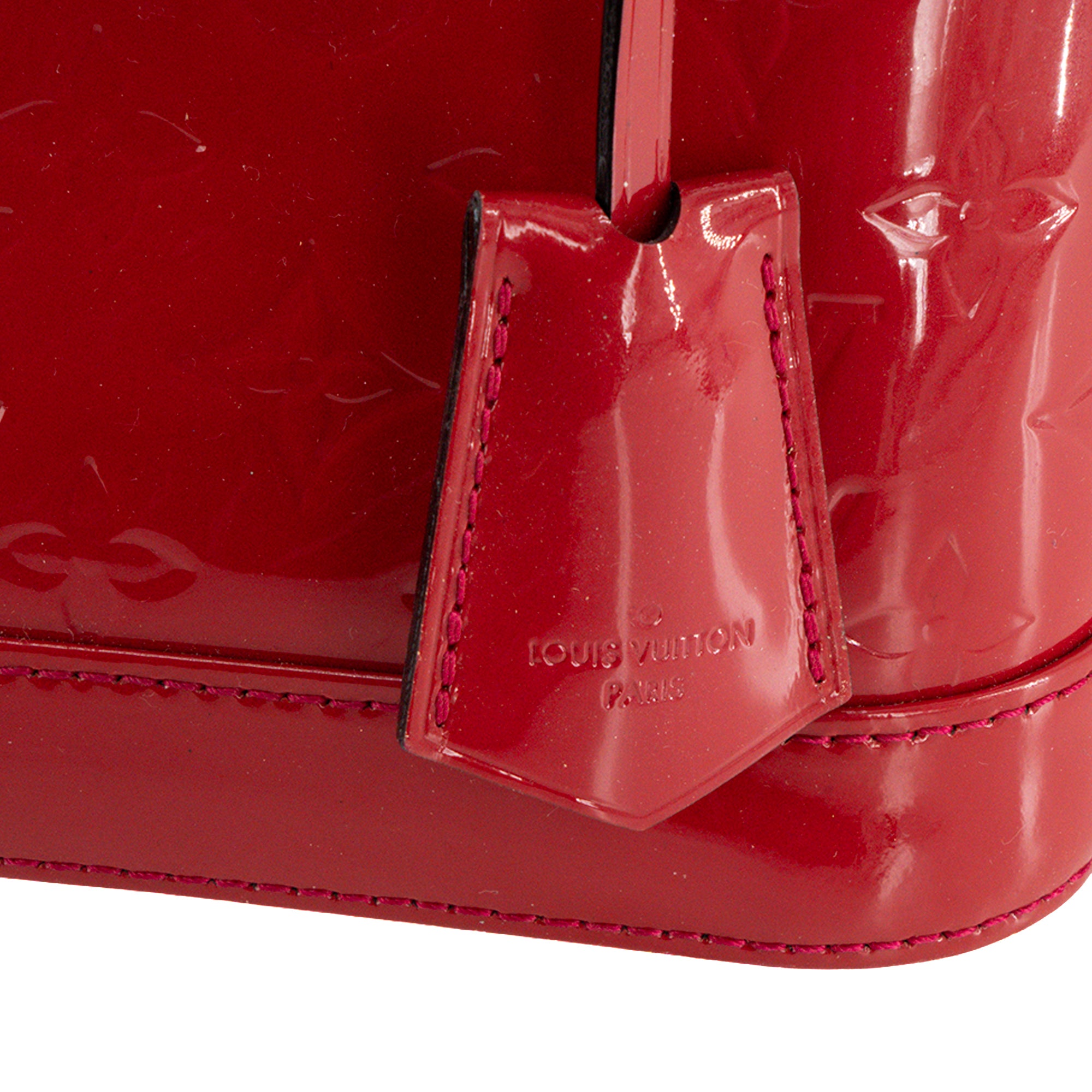 LOUIS VUITTON - Sac à bandoulière Alma BB Louis Vuitton en cuir verni rouge