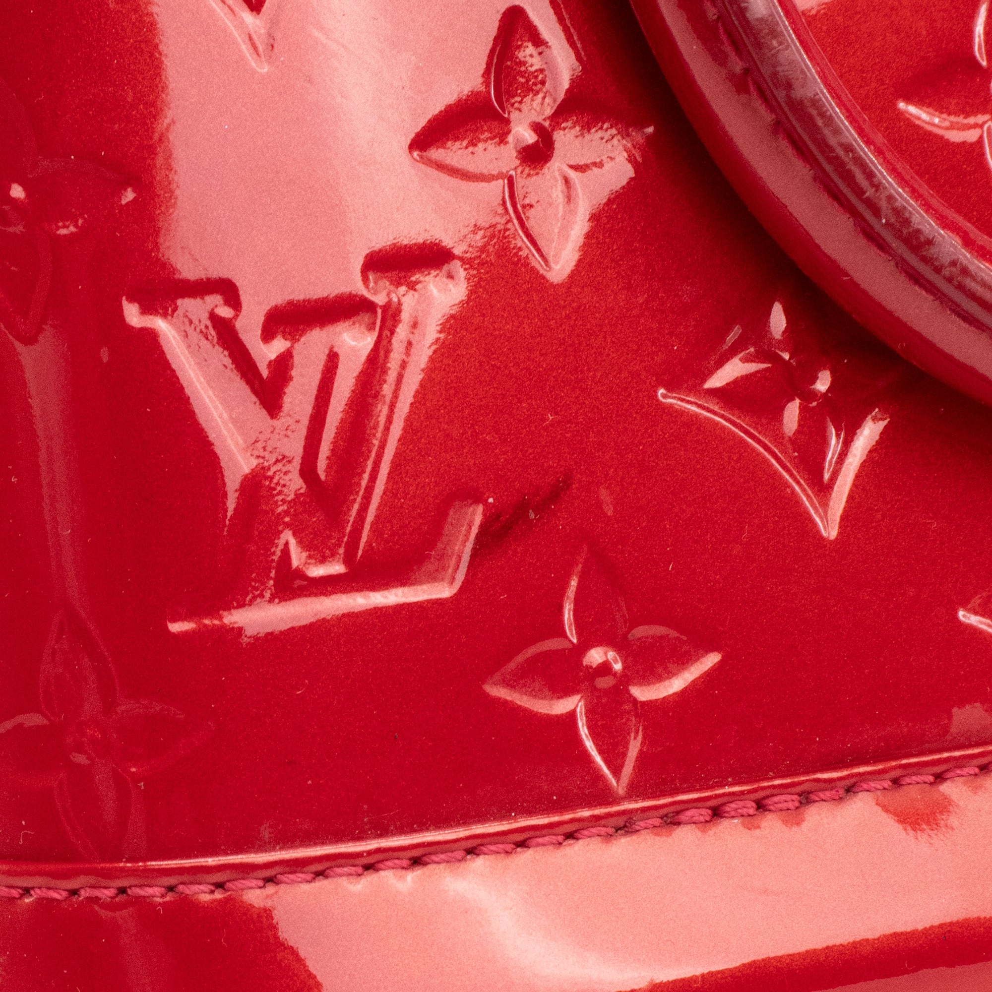 LOUIS VUITTON - Sac à bandoulière Alma BB Louis Vuitton en cuir verni rouge