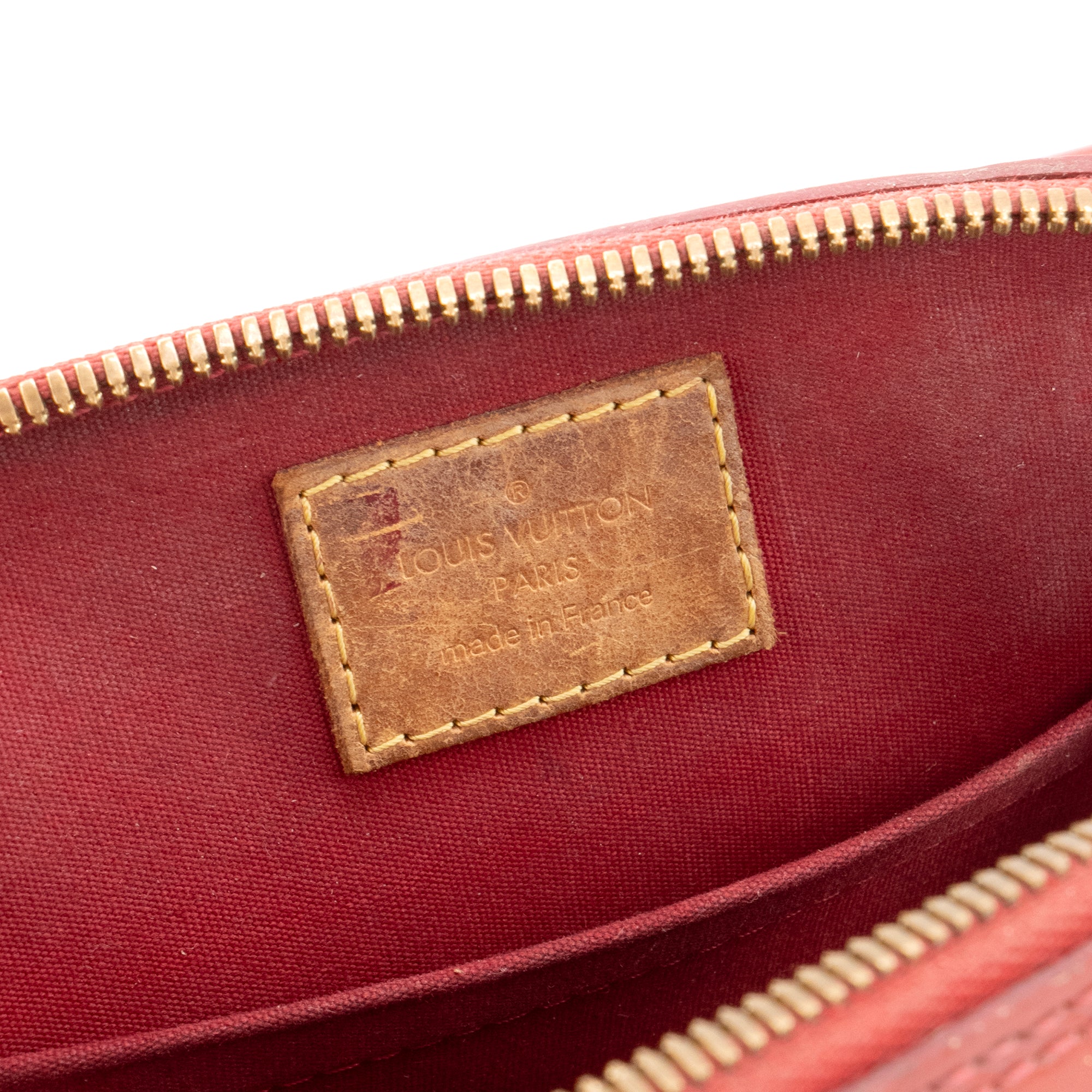 LOUIS VUITTON - Sac à bandoulière Alma BB Louis Vuitton en cuir verni rouge irisé
