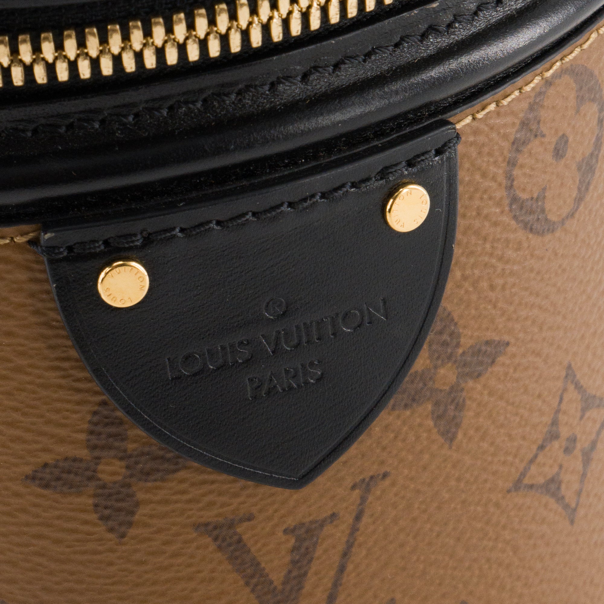 LOUIS VUITTON - Sac à bandoulière Cannes Louis Vuitton en toile enduite monogrammée