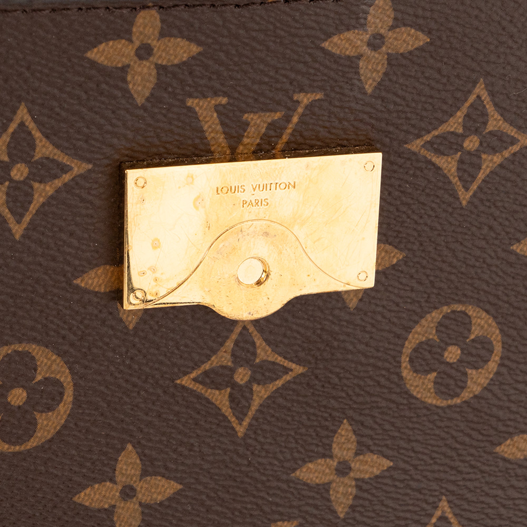 LOUIS VUITTON - Sac à bandoulière Cluny BB Louis Vuitton en toile enduite monogrammée