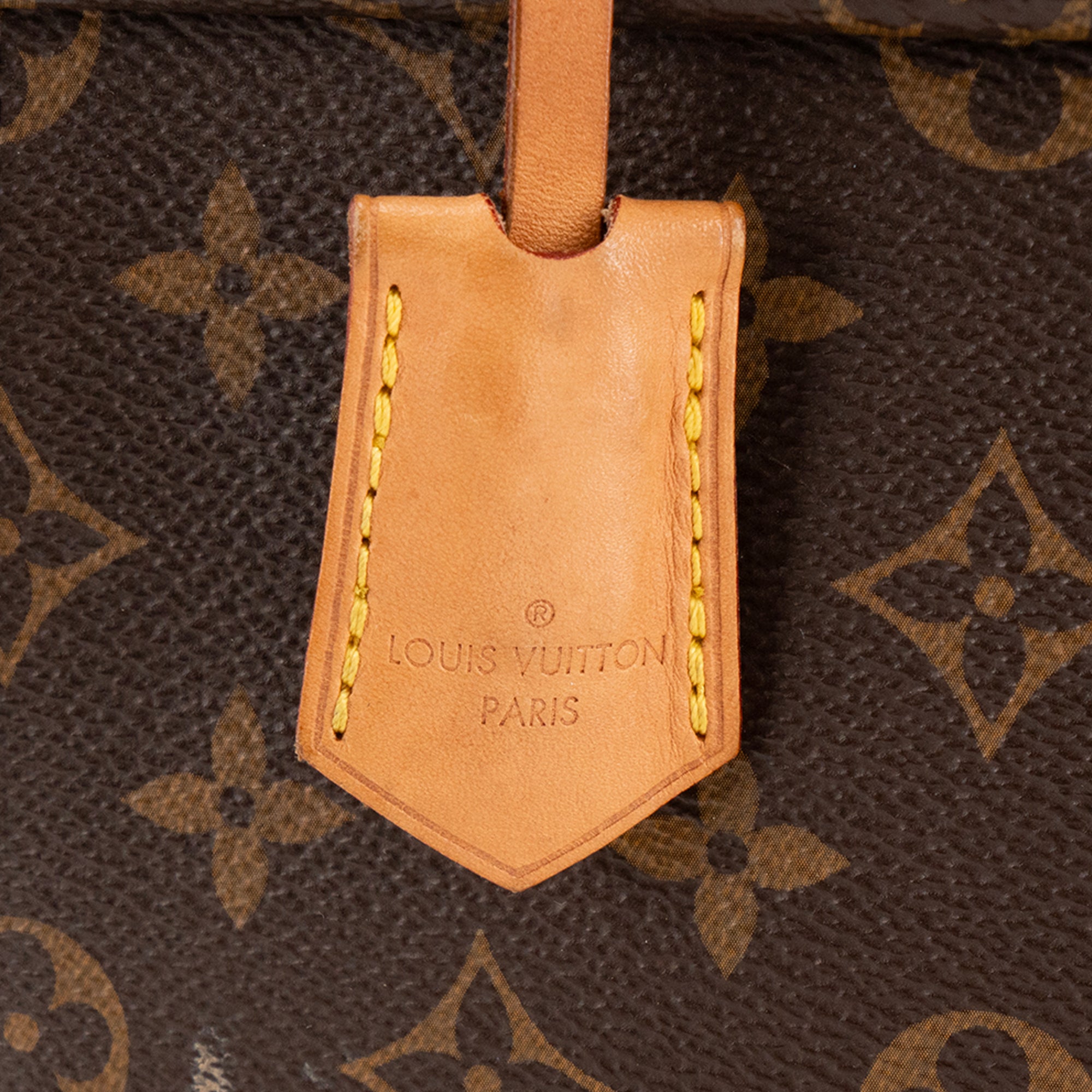 LOUIS VUITTON - Sac à bandoulière Cluny BB Louis Vuitton en toile enduite monogrammée