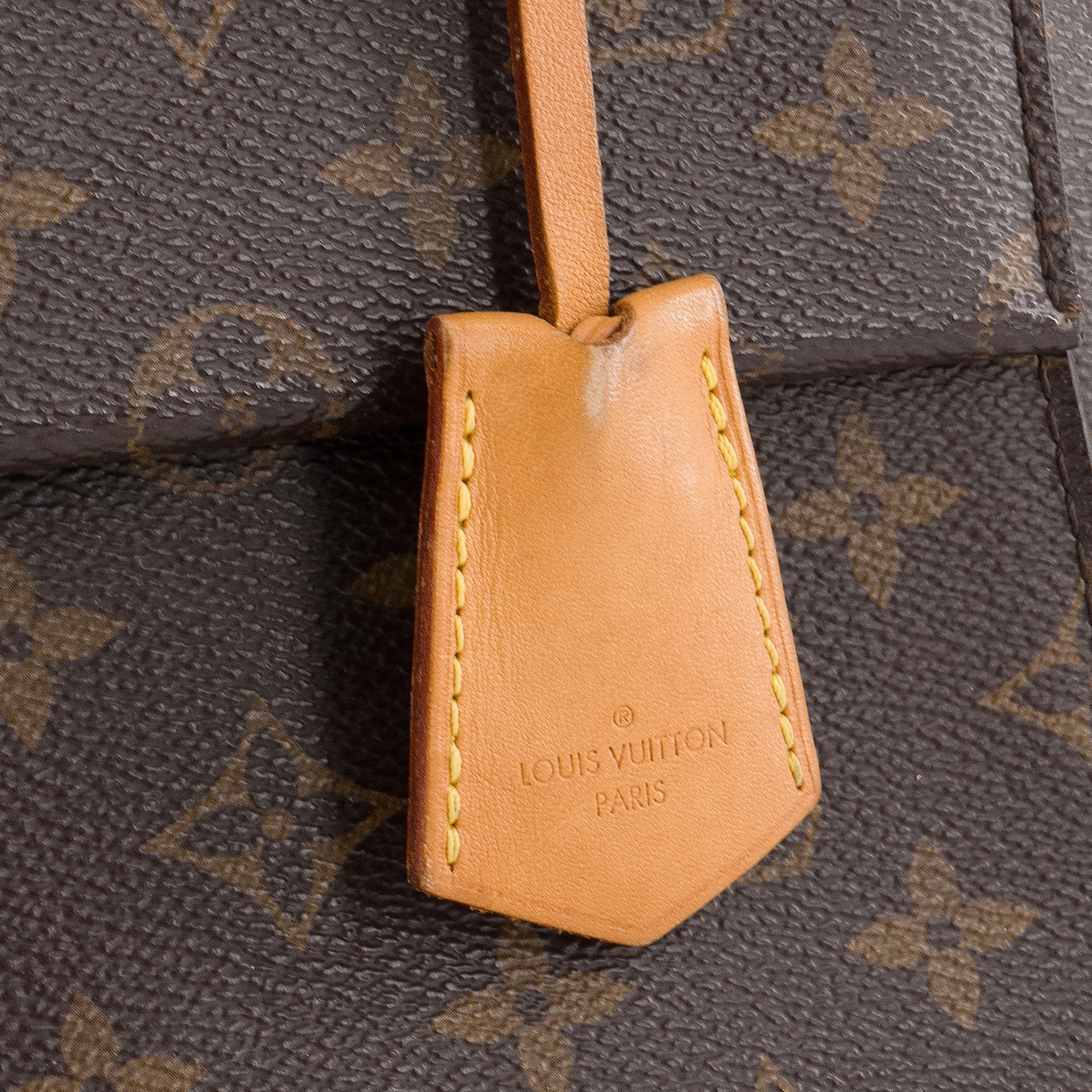 LOUIS VUITTON - Sac à bandoulière Cluny BB Louis Vuitton en toile enduite monogrammée