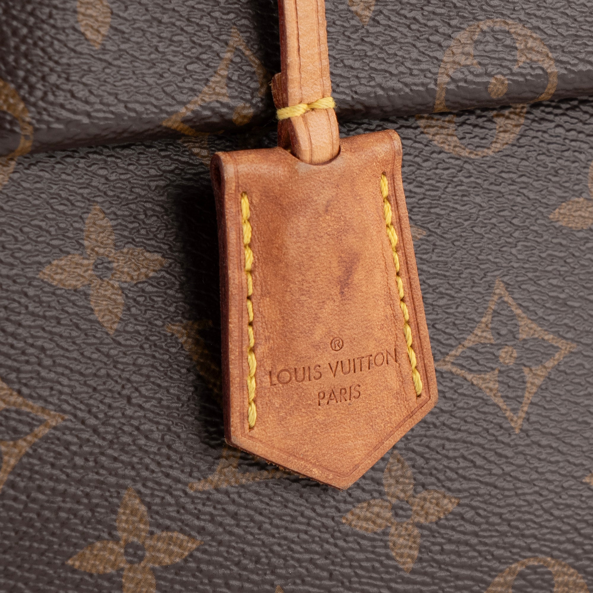 LOUIS VUITTON - Sac à bandoulière Cluny BB Louis Vuitton en toile enduite monogrammée