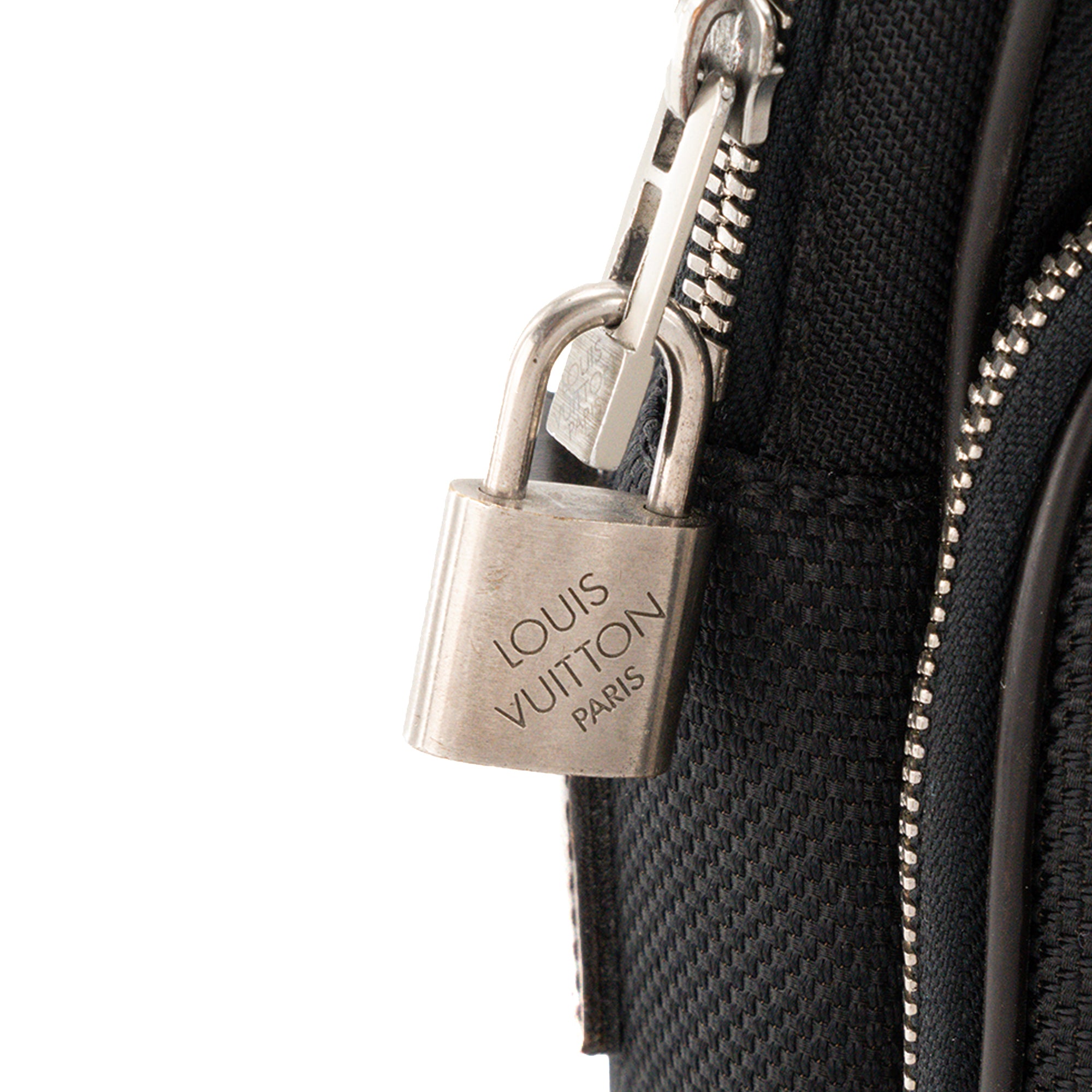 LOUIS VUITTON - Sac à bandoulière Damier Géant Louis Vuitton en toile noire